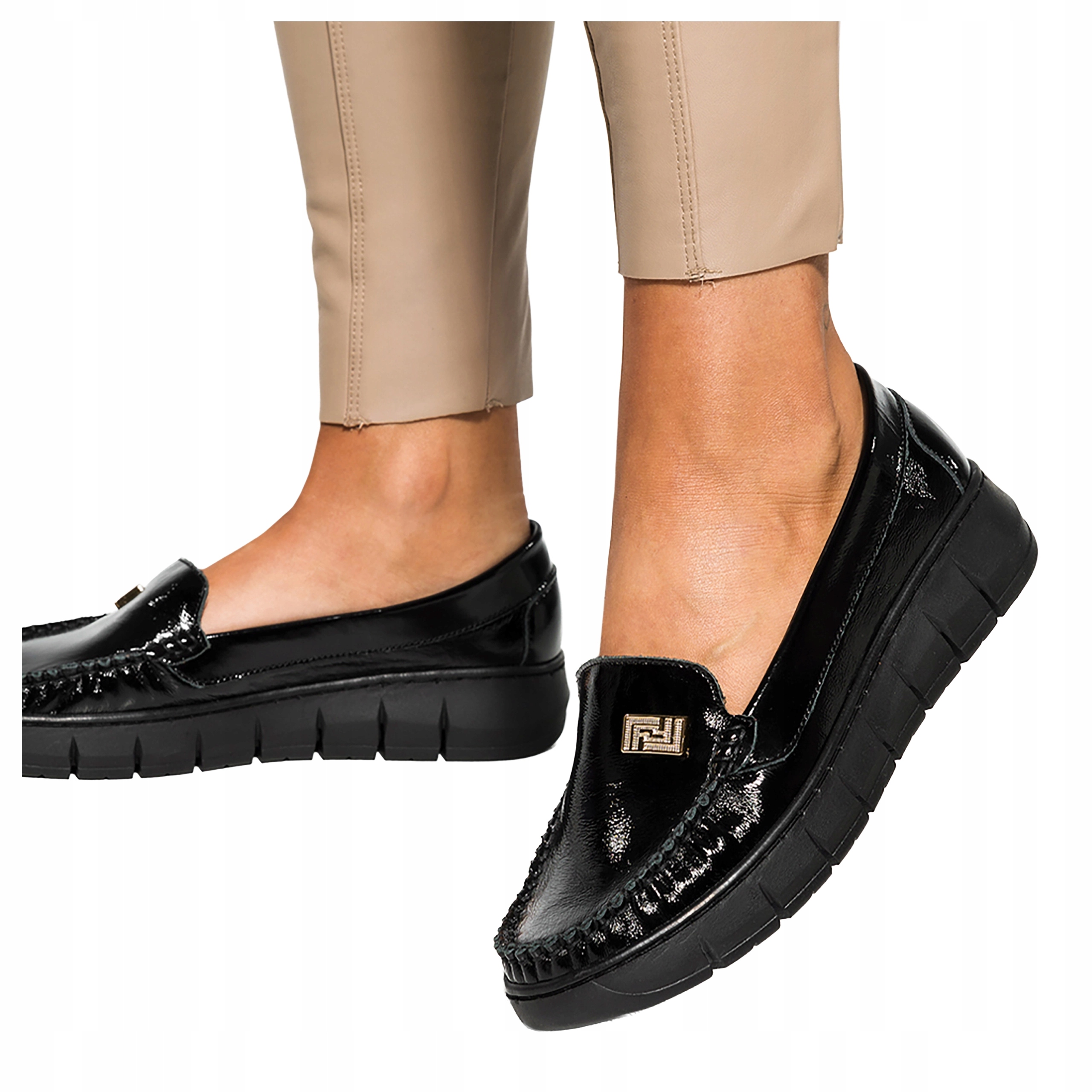 Černé dámské lakované Mokasíny na platformě s koženými ozdobami, velikost 41