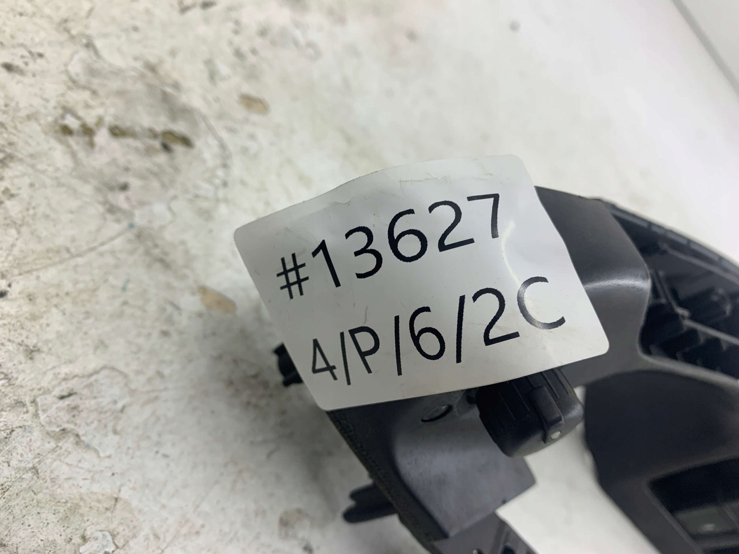 AUDI A6 C6 PANEL of the window left front handle