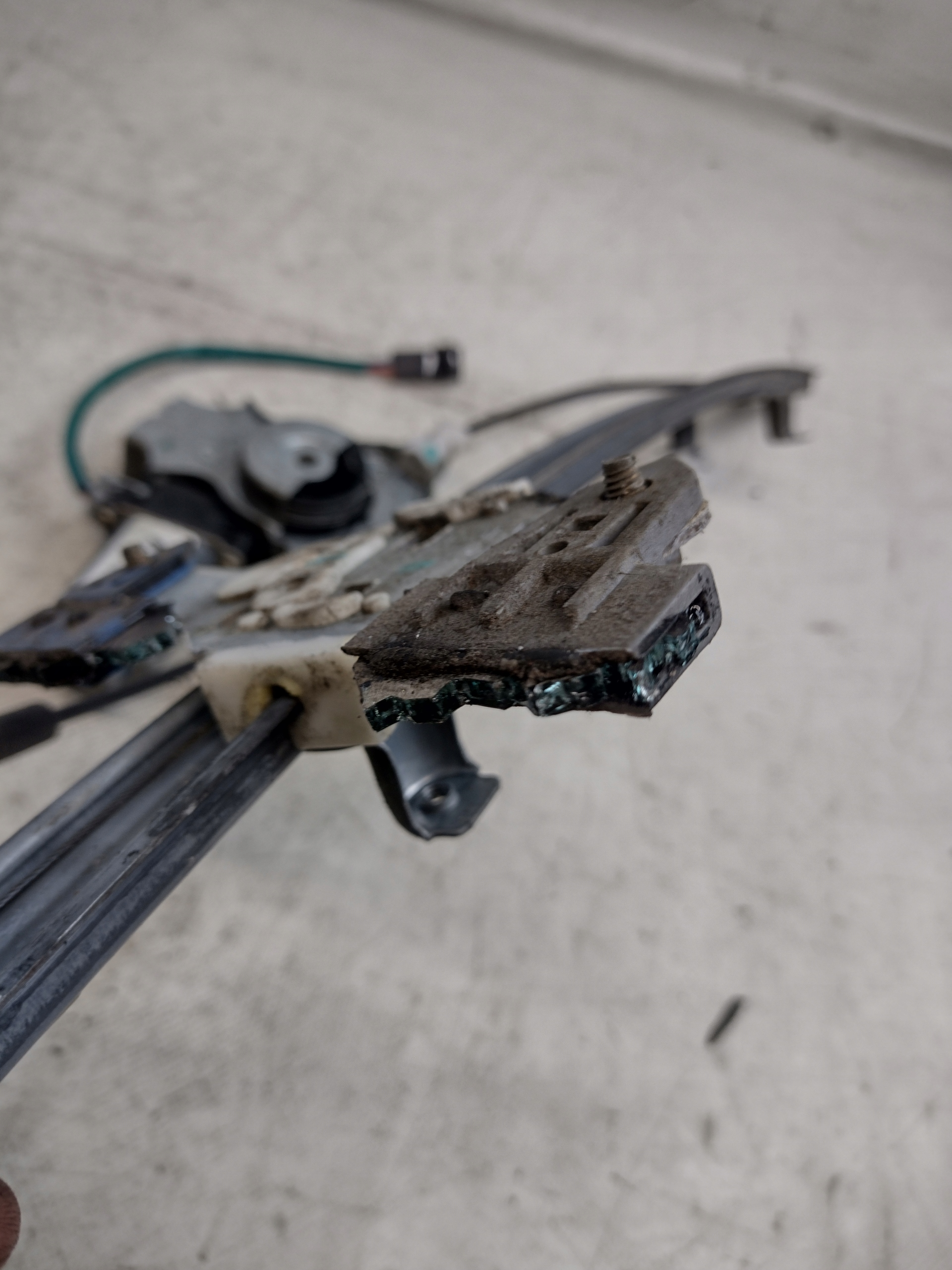 window regulator right front Nissan Almera Tino
