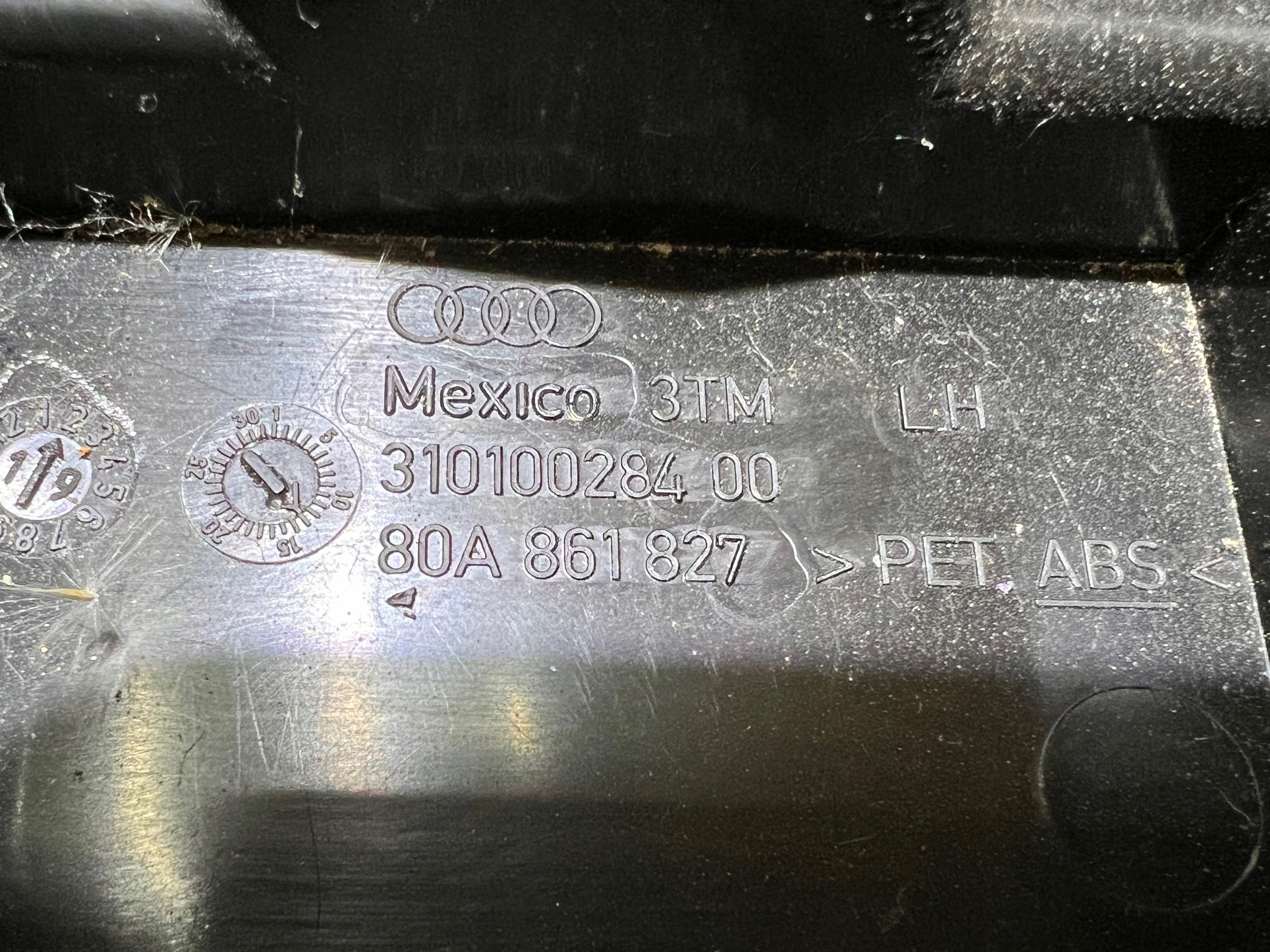 AUDI Q5 80A kryt lišta levá kufru 80A861827C