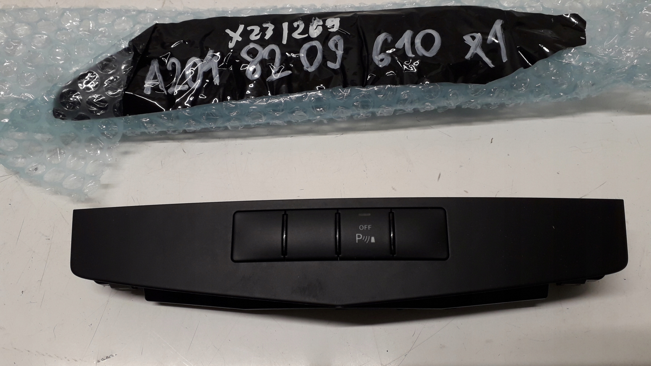 MERCEDES C W204 PRZEŁĄCZNIK PDC PANEL A2048209610