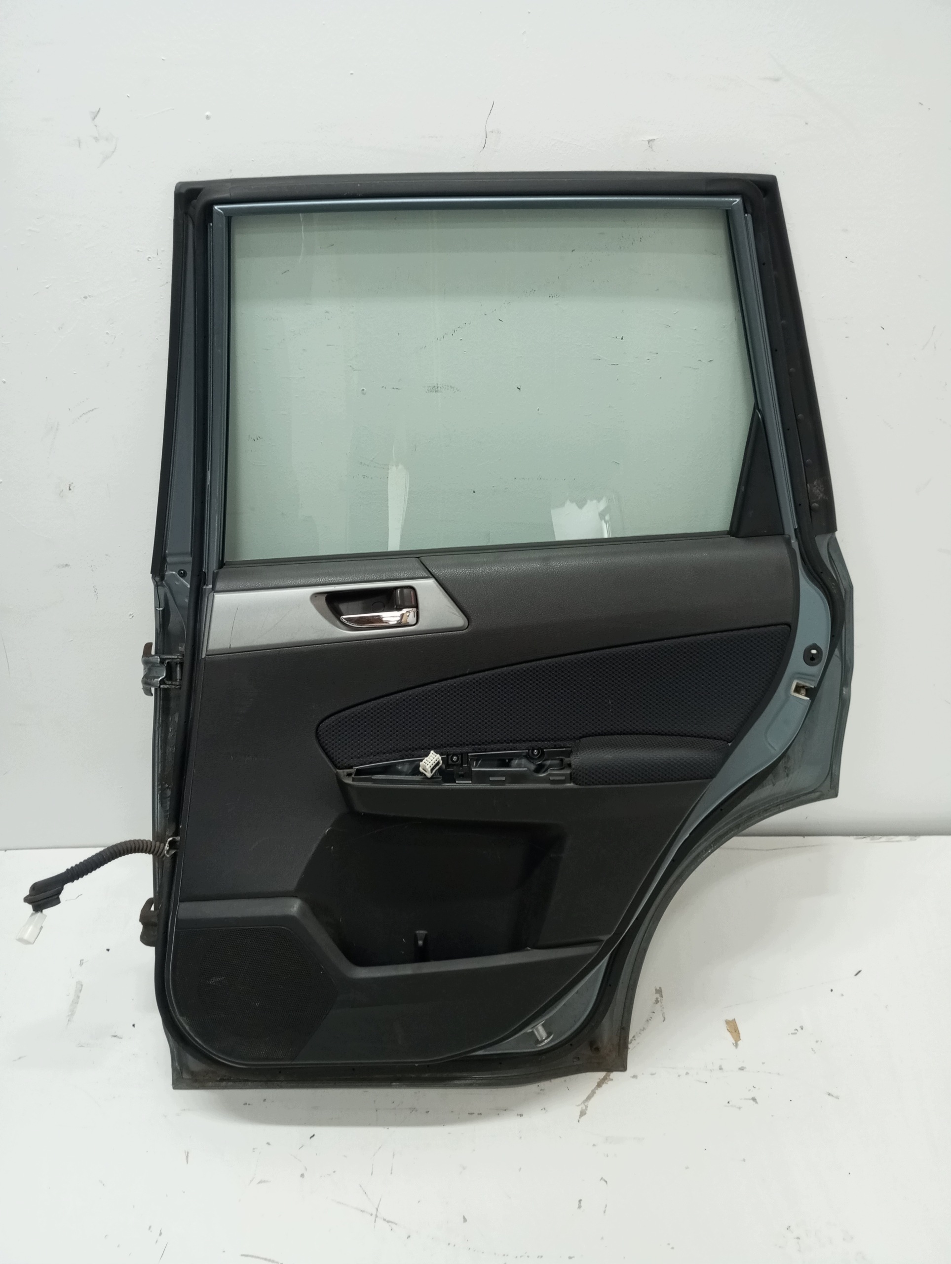 door right rear. SUBARU FORESTER 10R