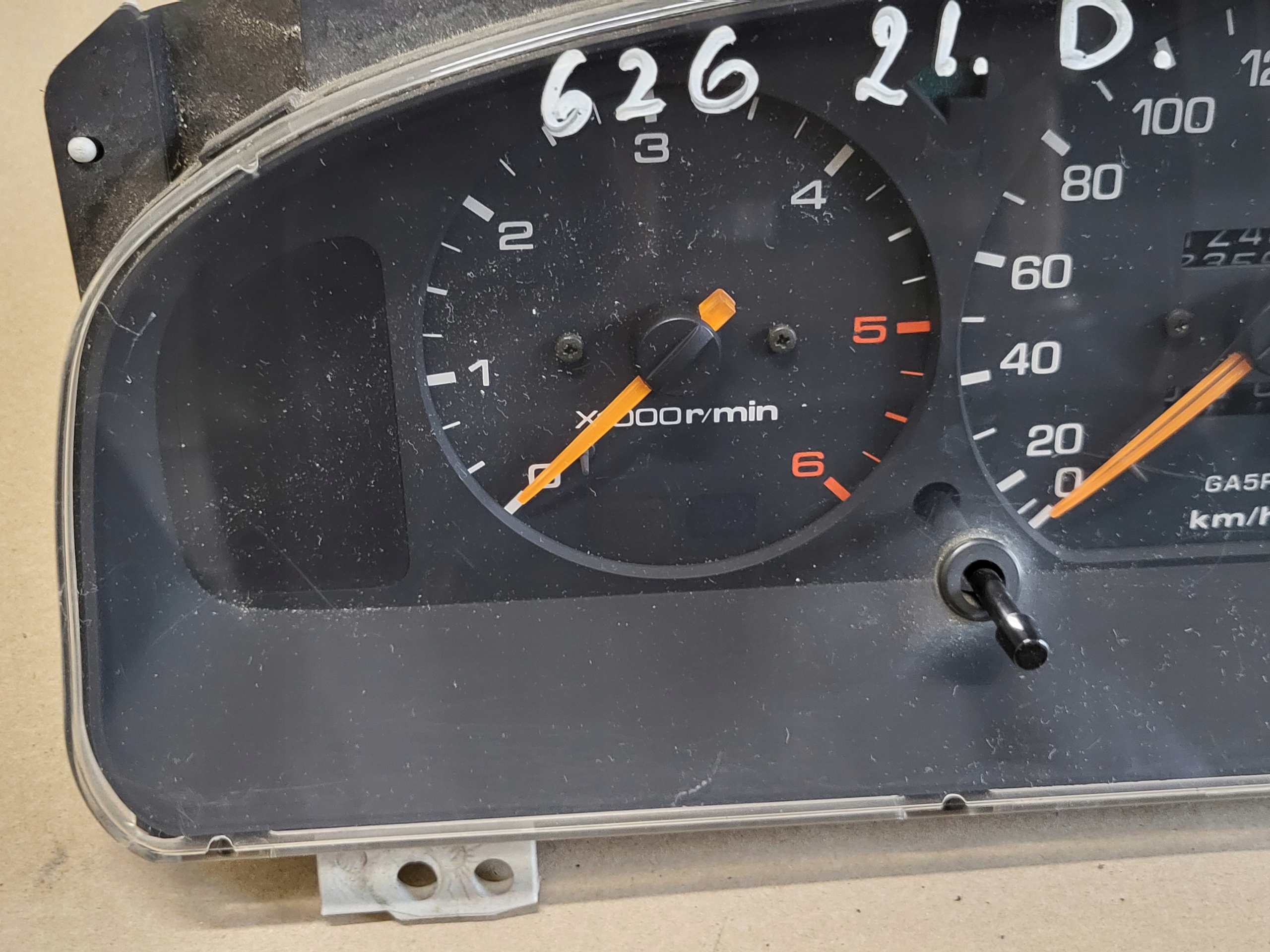 dials clock PREDKOSCIOMIERZ MAZDA 626 2.0 DIESEL OE EUROPA