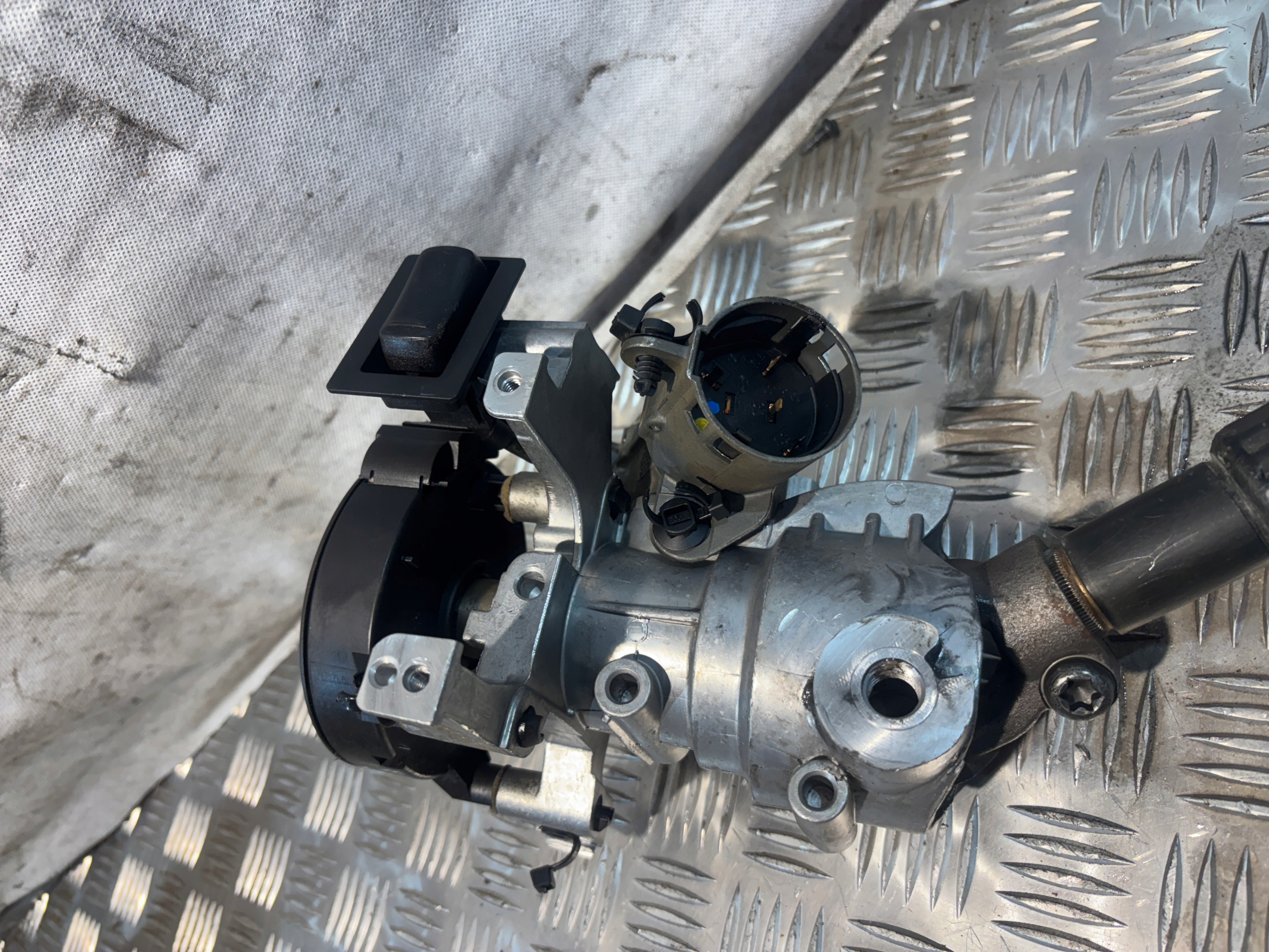 Lenksäule Lenkstange Scania R 1540426