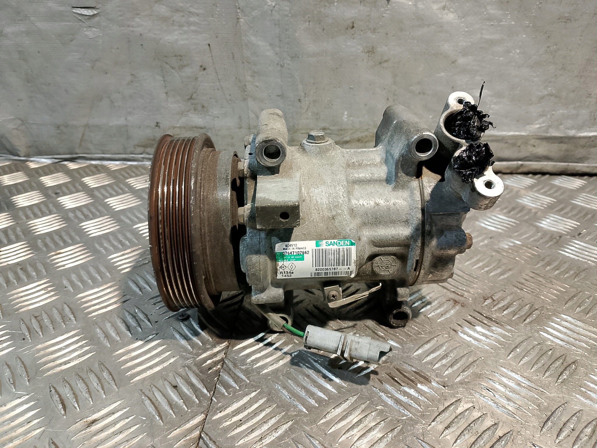 compressor compressor; of the air conditioning RENAULT CLIO III 3 1.6 B 8200365787