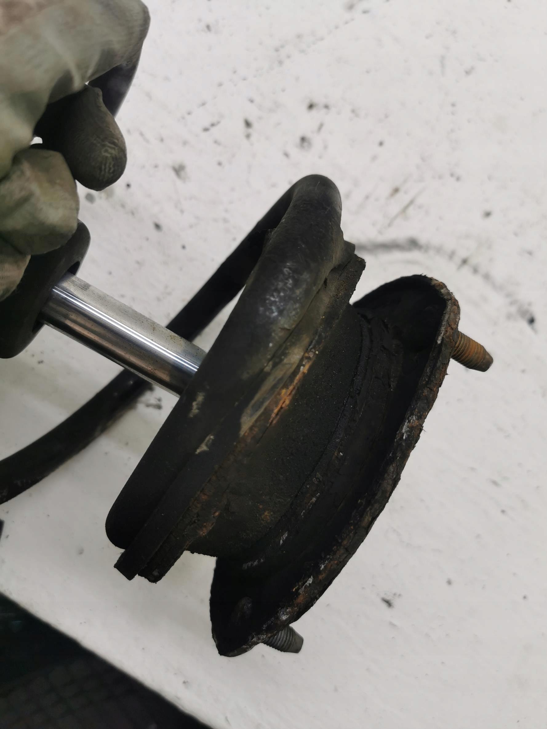 shock absorber left front HYUNDAI H-1 II 2.5 CRDi