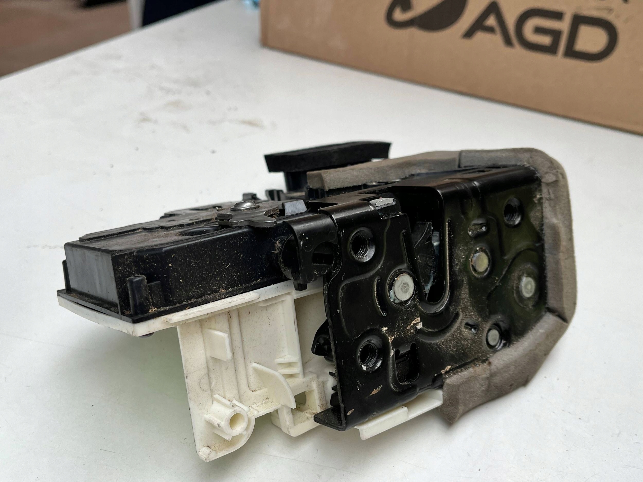AUDI A6 A7 Q7 Q8 4K0839016Q lock door right !J