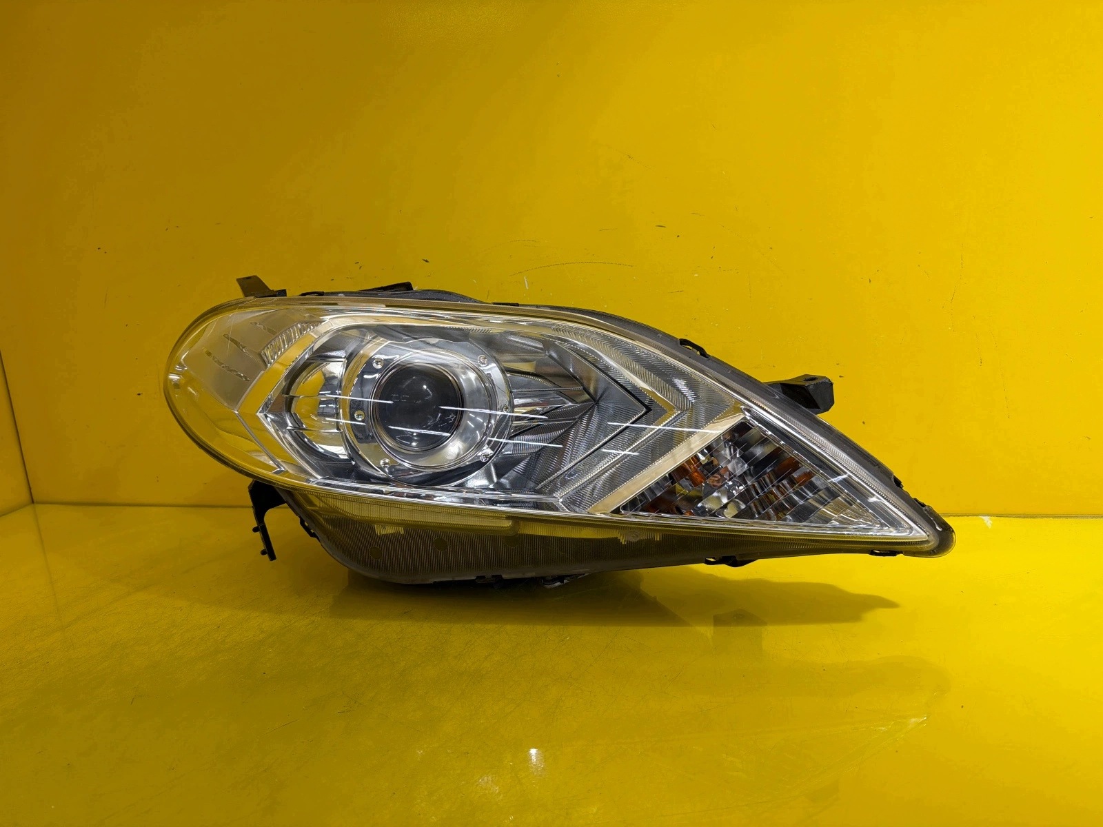 light right front Honda 09-12 FRV FR-V Xenon