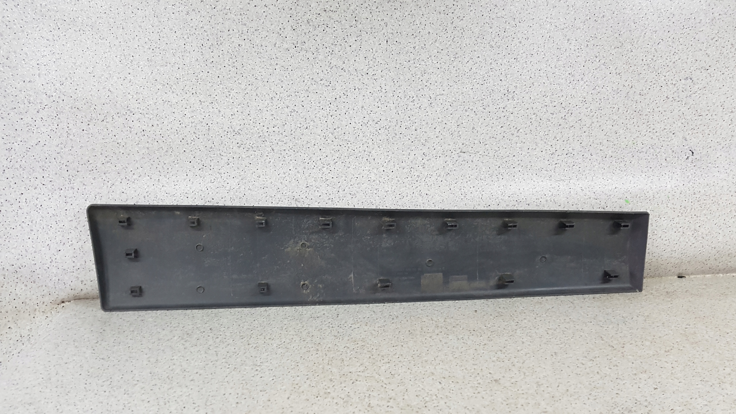 RENAULT TRAFIC OPEL VIVARO II LISTWA DRZWI LEWA 2240 Typ samochodu Samochody osobowe