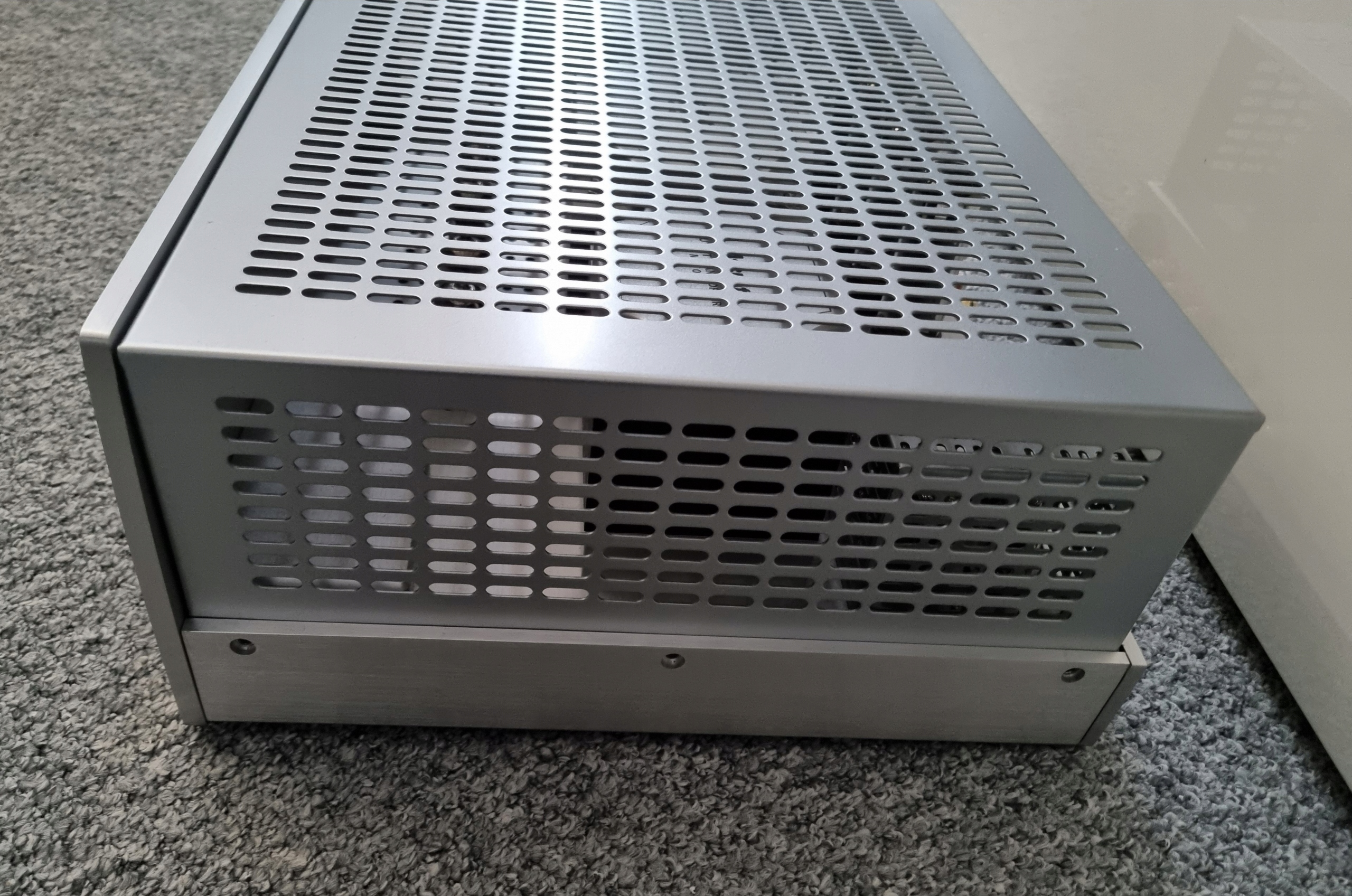 Wzmacniacz lampowy Magnat RV1 Kolor srebrny