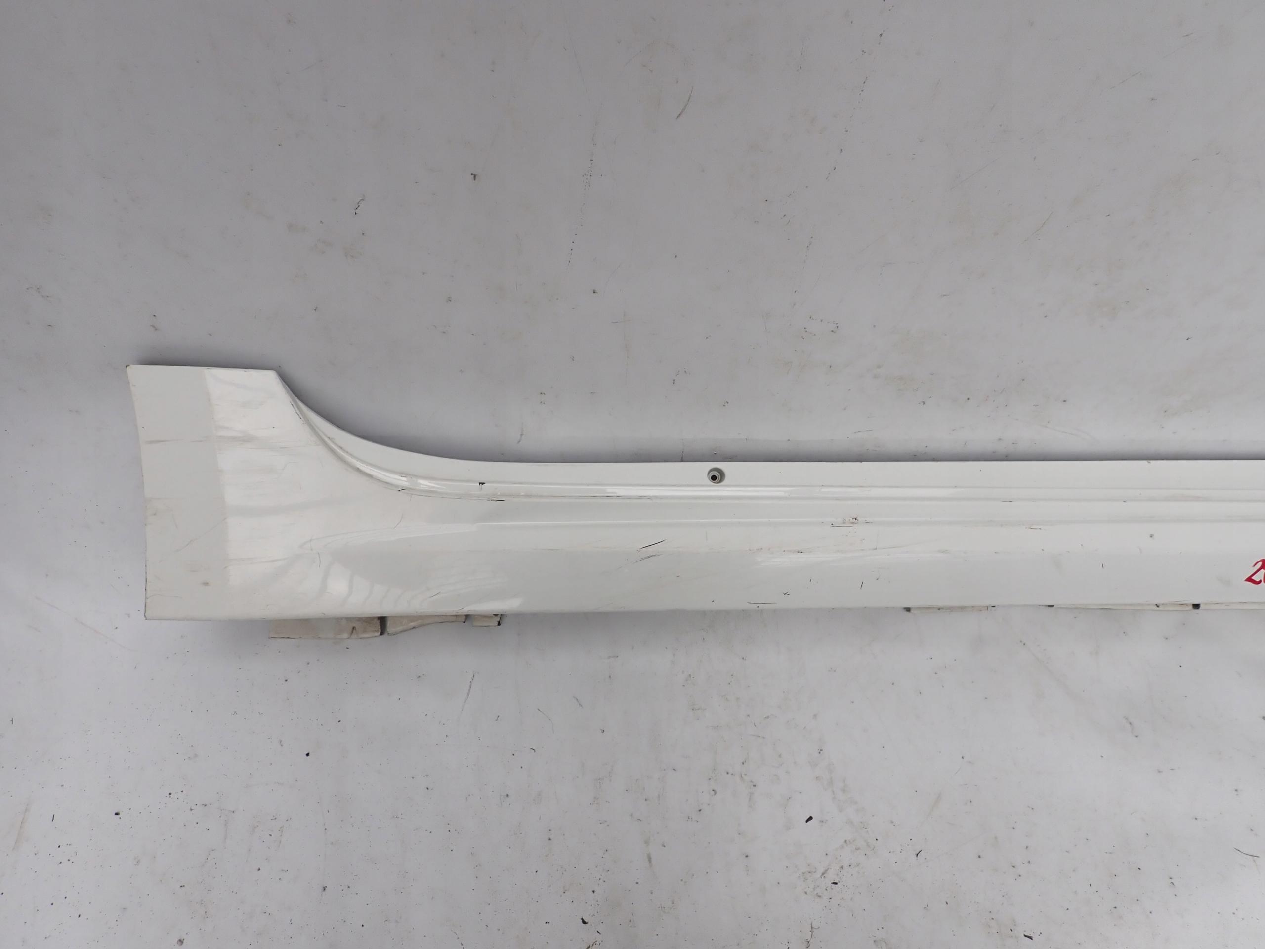 TOYOTA COROLLA E21 19- threshold right moulding threshold