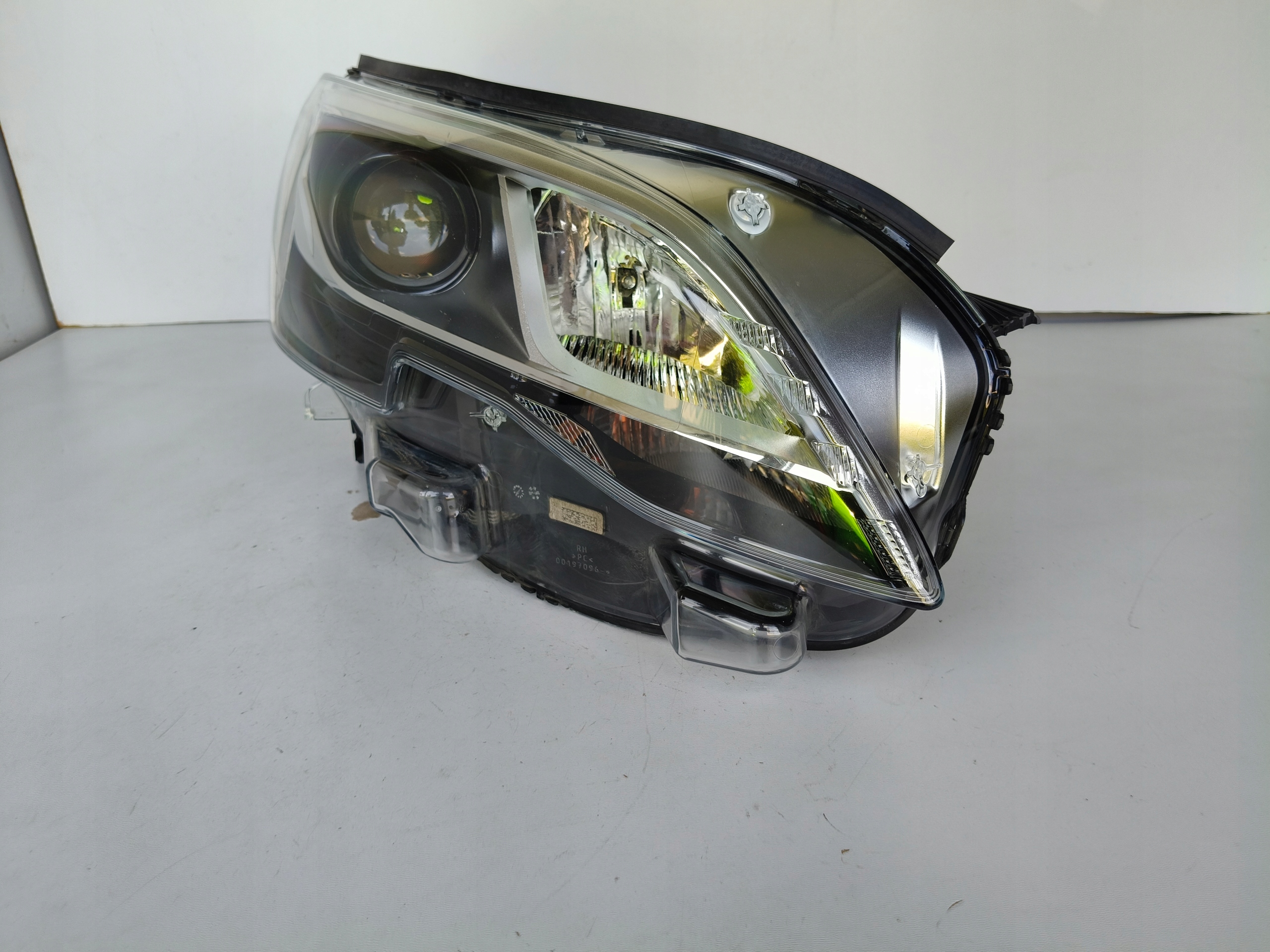 light right REFLEKTOR PEUGEOT EXPERT TRAVELLER 16- XENON