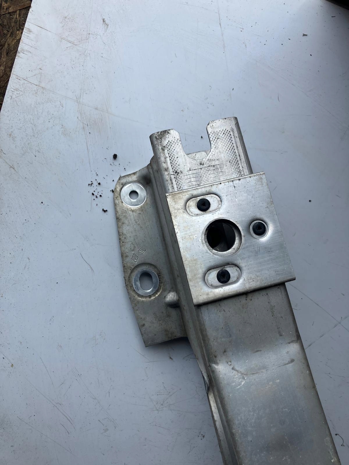 sider below of a bumper front RENAULT LATITUDE