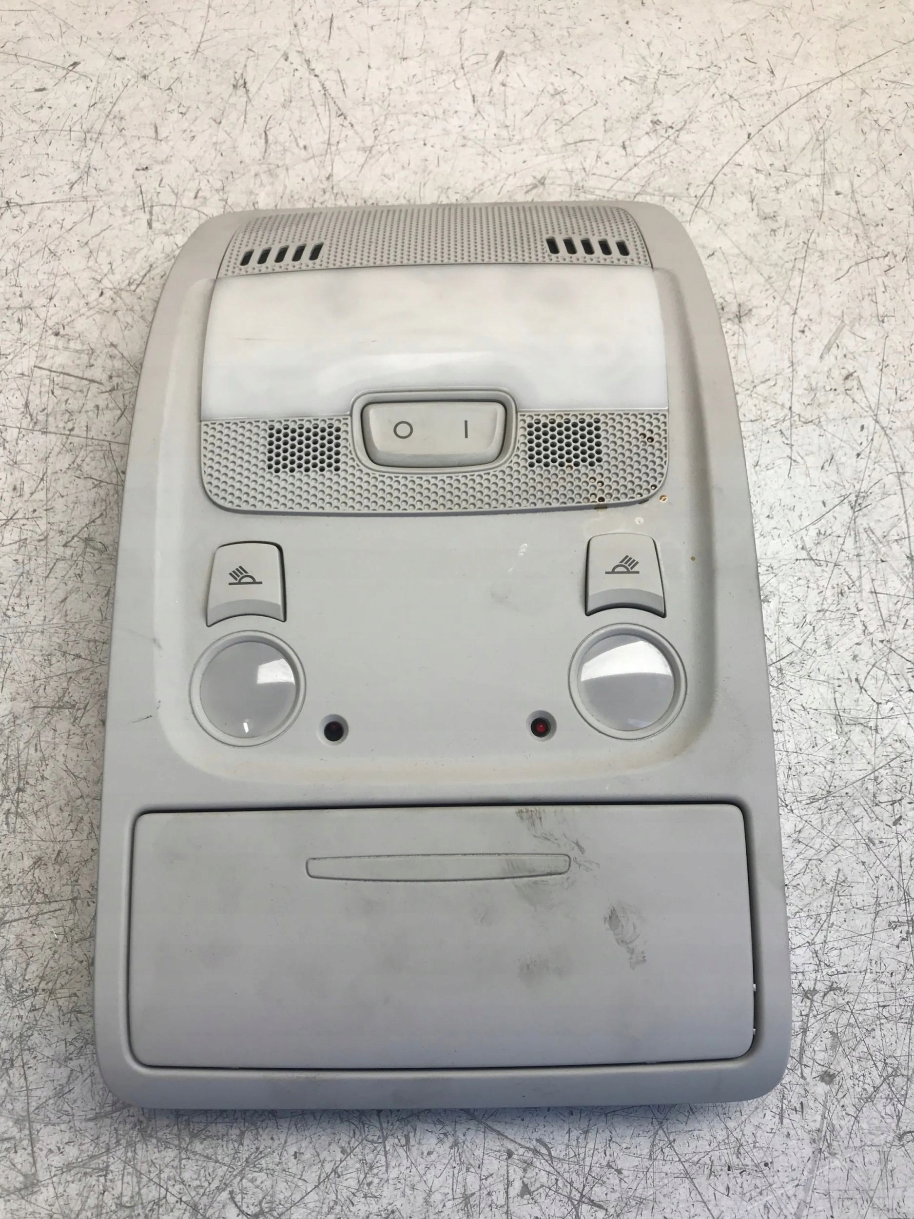 light OSWIETLENIE cabs AUDI A4 B8 A5 8T0947135A