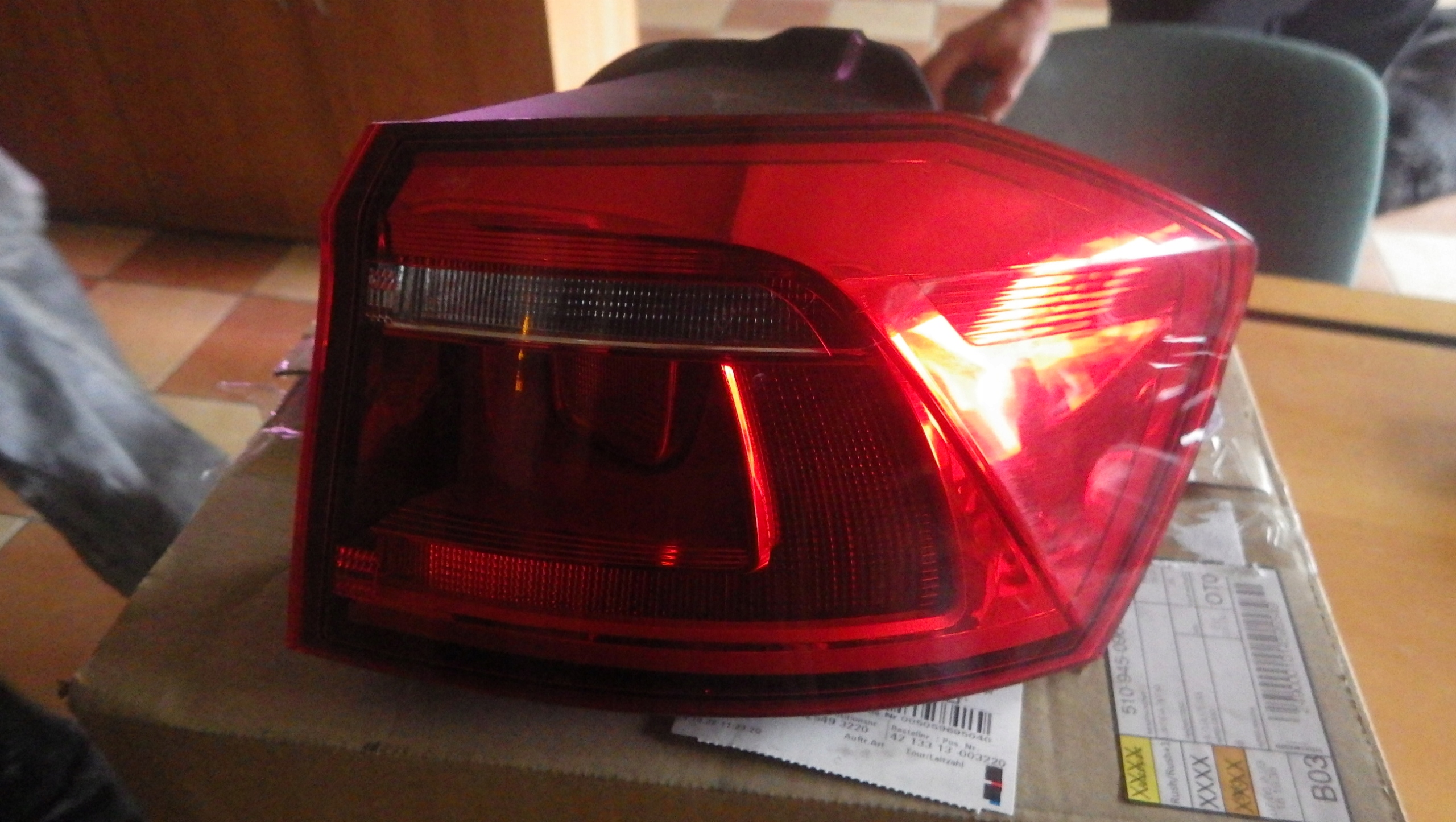 GOLF VII SPORTSVAN LAMPA TYL PRAWY 510945096