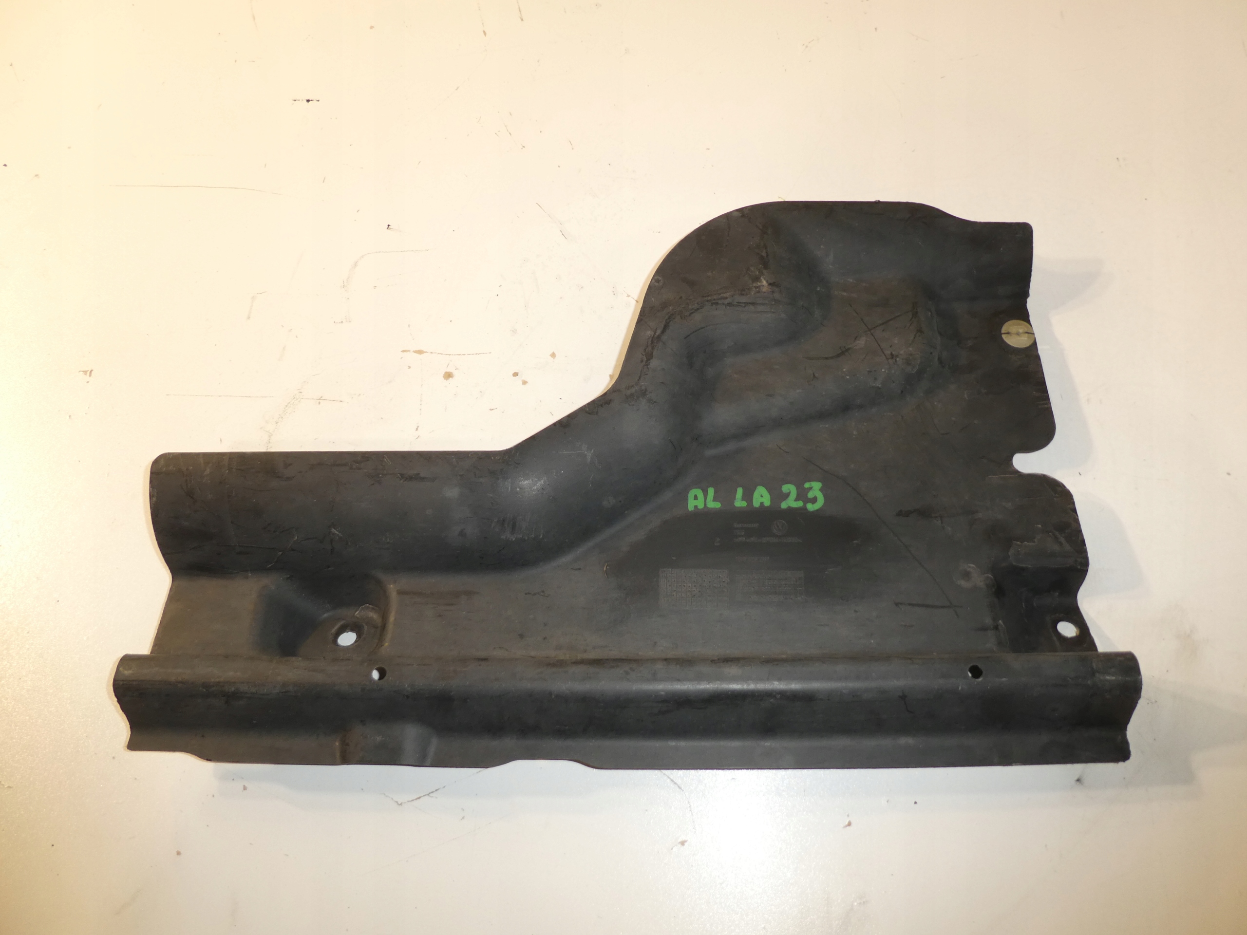 cover chassis left VW T5 T6 7E0825209