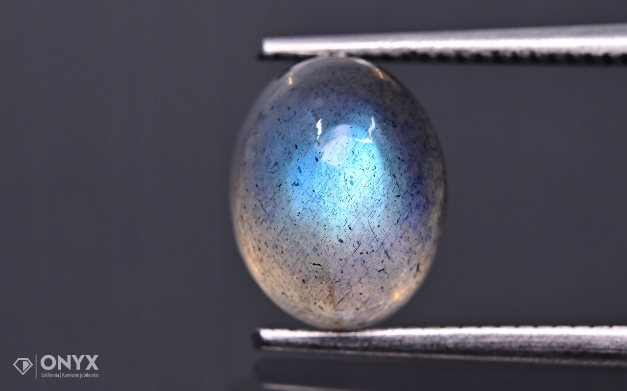 Labradorit kabošon A ovál 9x7 mm