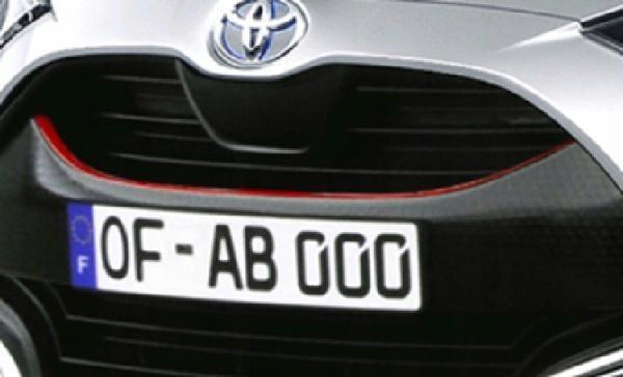 Toyota Yaris Ozdobná lišta predného nárazníka PW401-0D002-D6 Oe
