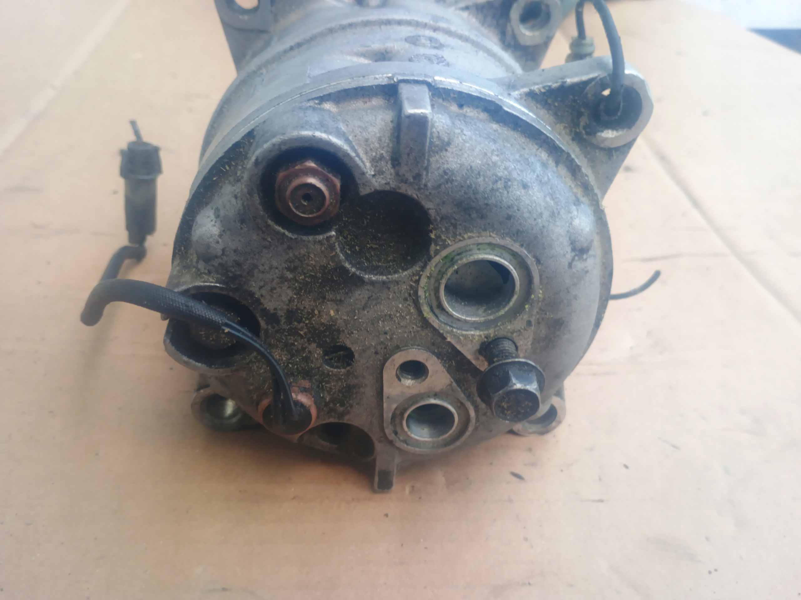 kompresor klimatizaci 8FK351109-561 VOLVO 2.4