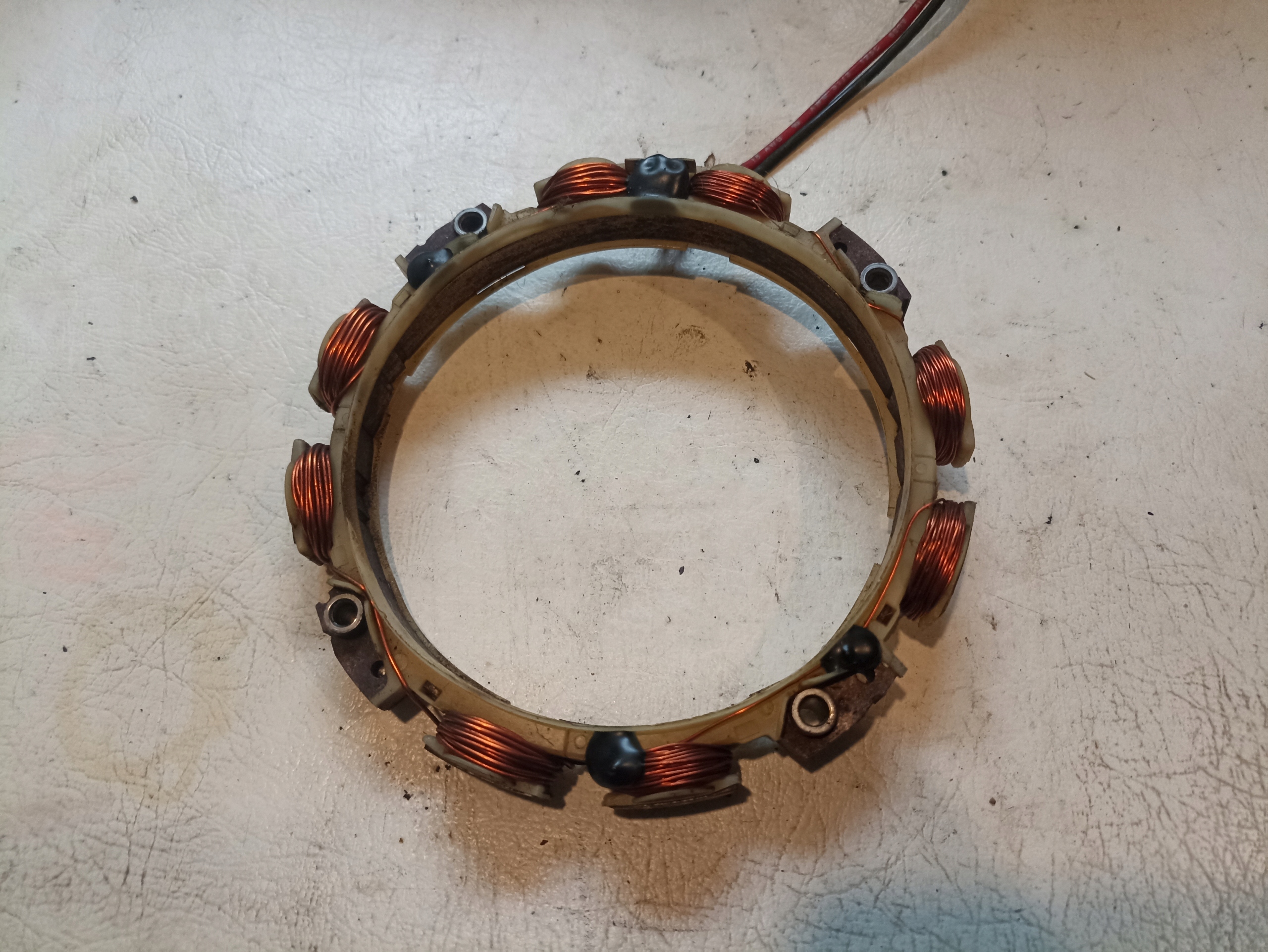 Cewka ładowania alternator briggs stratton 12,5hp traktorek P-1 Kod producenta 32132123