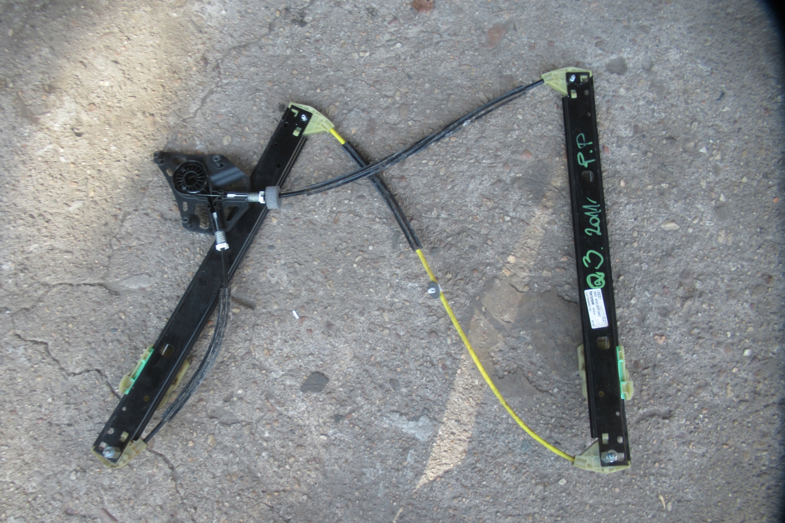 AUDI Q3 11R window regulator right front 8U0837462