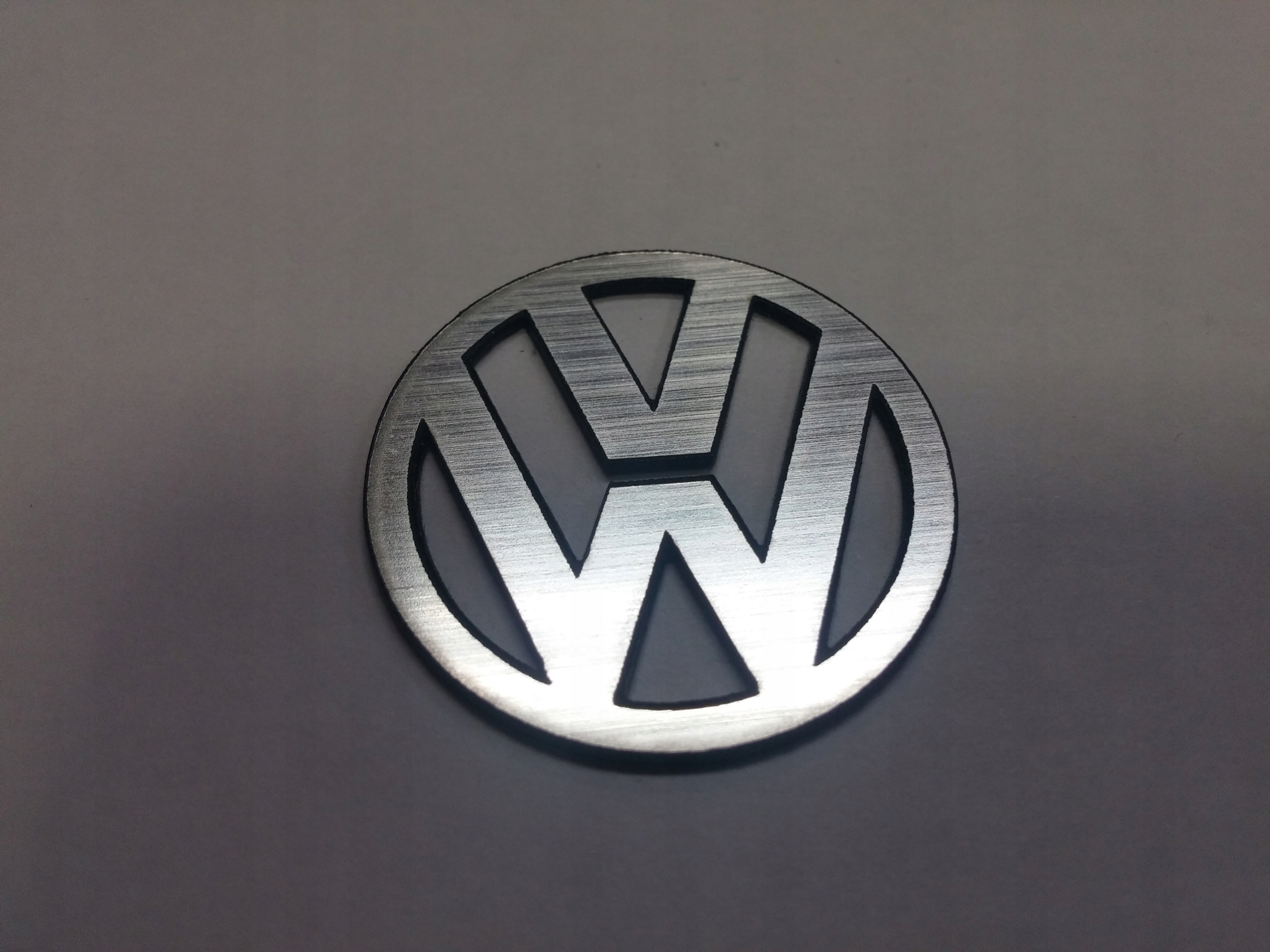 

Volkswagen naklejka emblemat 60 mm * Srebrna