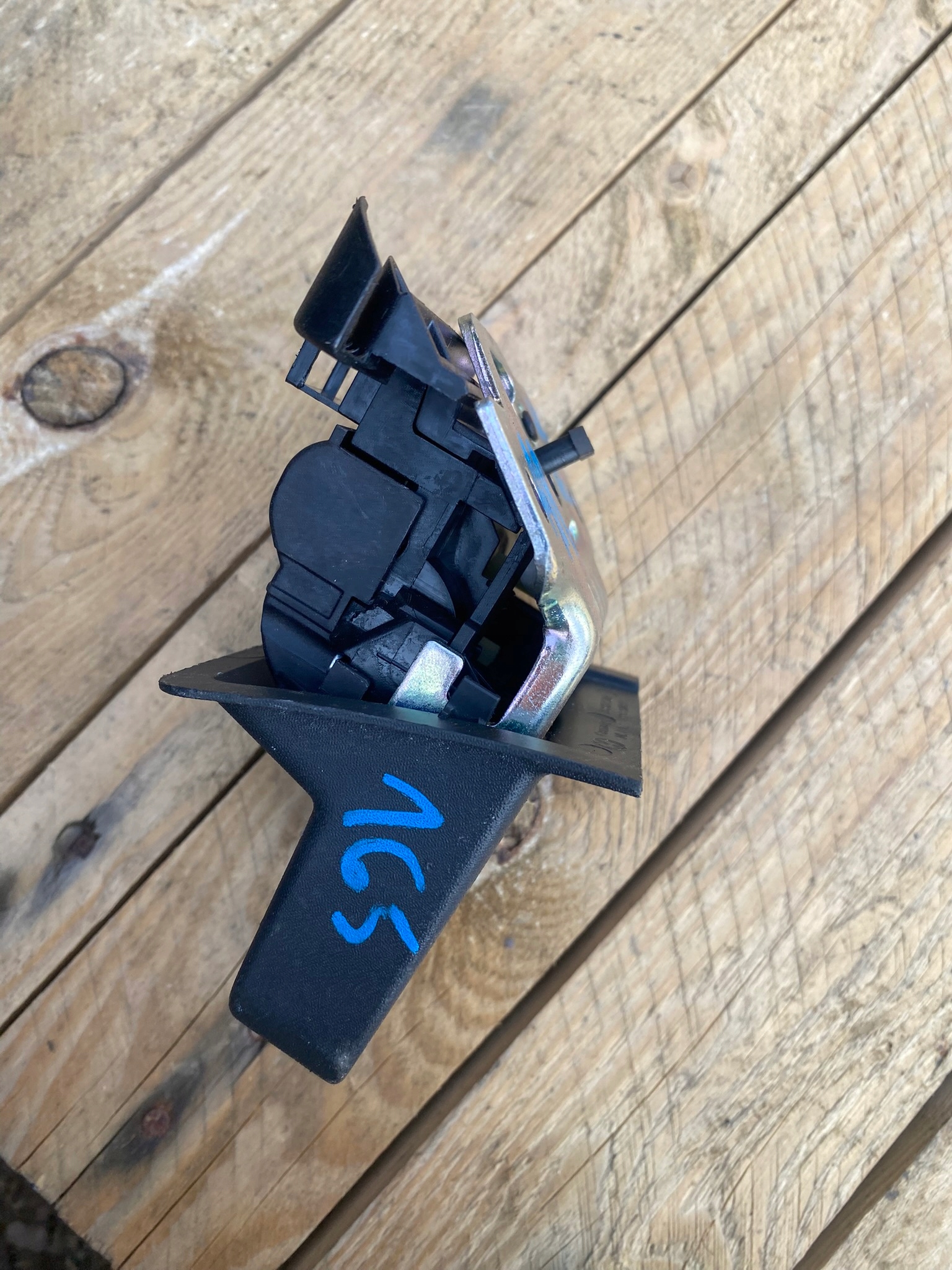 lock boot VOLKSWAGEN TOURAN 16- 5TA827505D