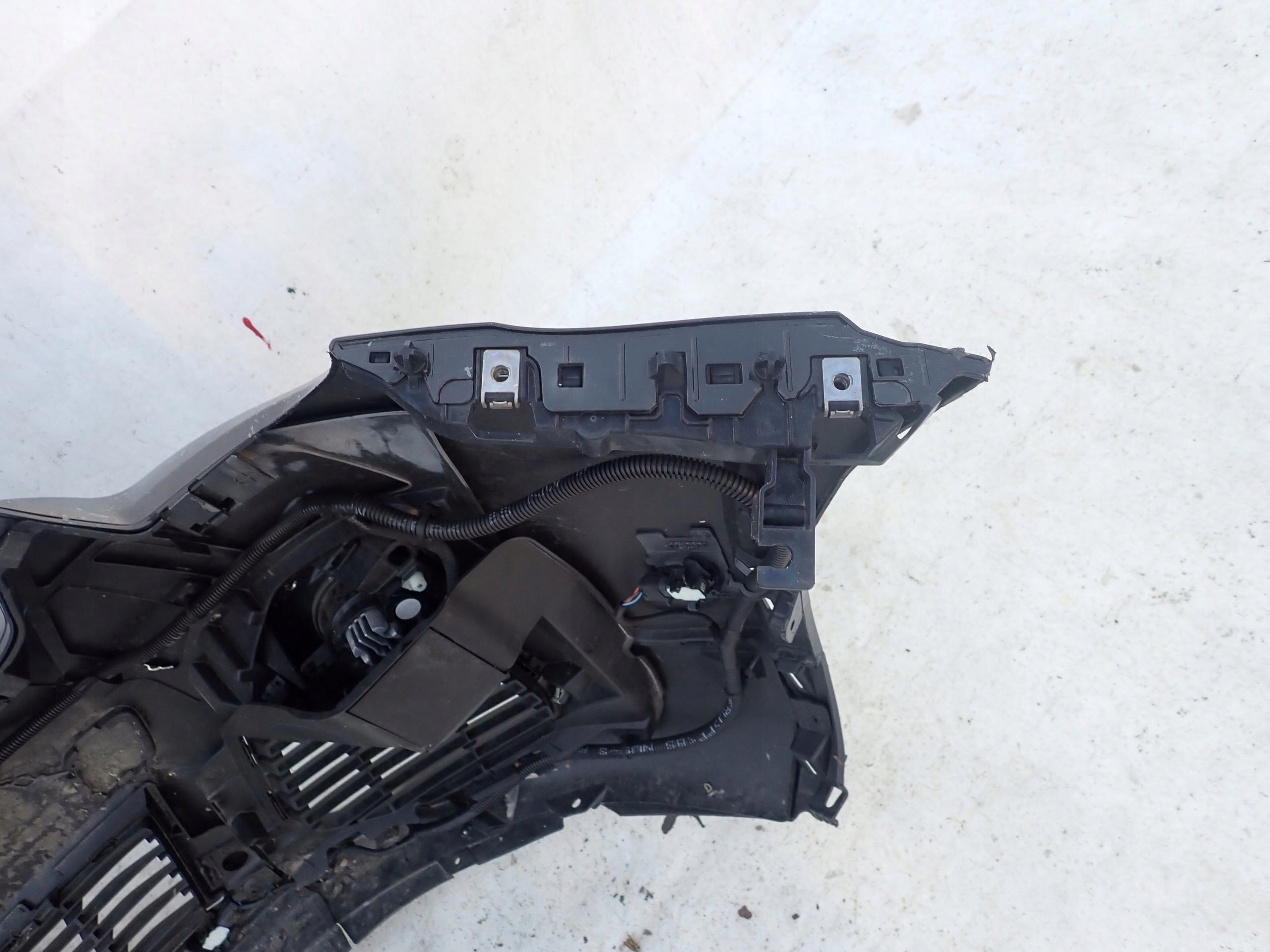 PEUGEOT 3008 II 16- bumper front front 6PDC
