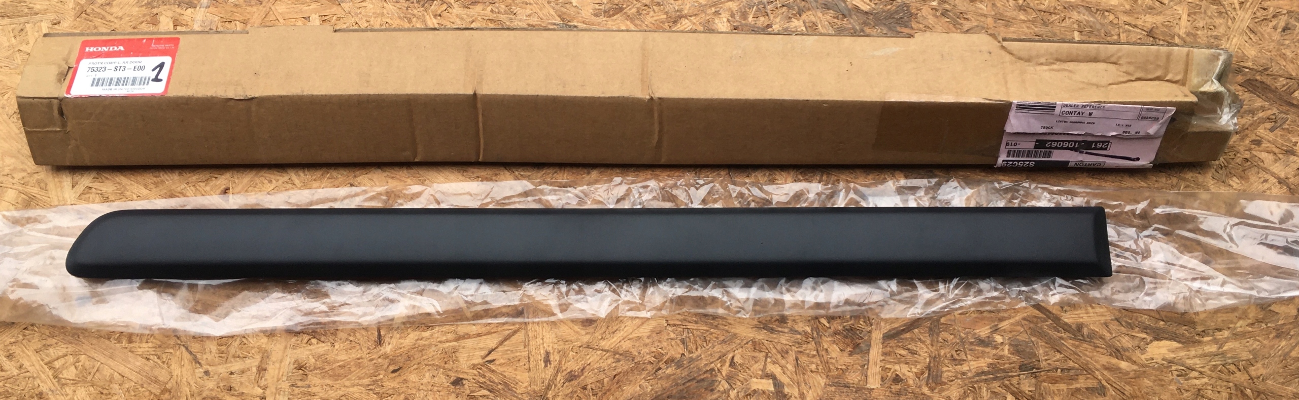 LISTWA OCHRONNA TYLNYCH LEWYCH DRZWI HONDA CIVIC Part number 75323 ST3 E00