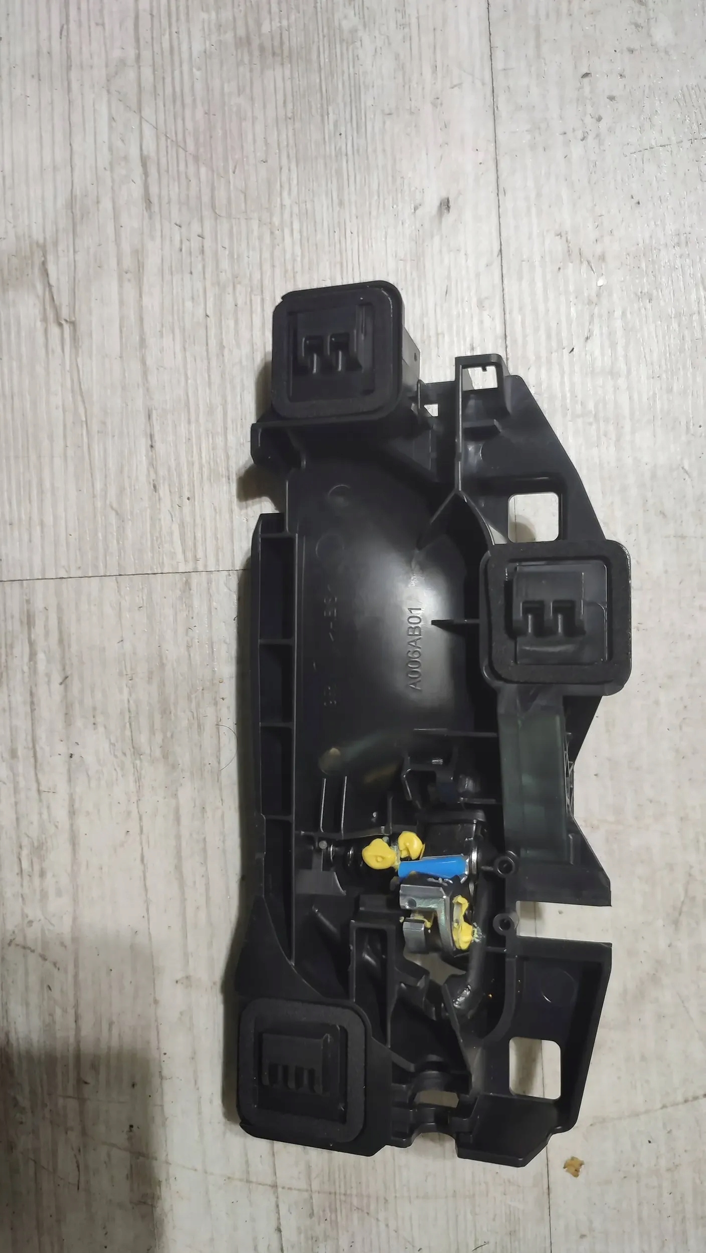 Opel Corsa F 1.2 22r. rear part side right handle inner