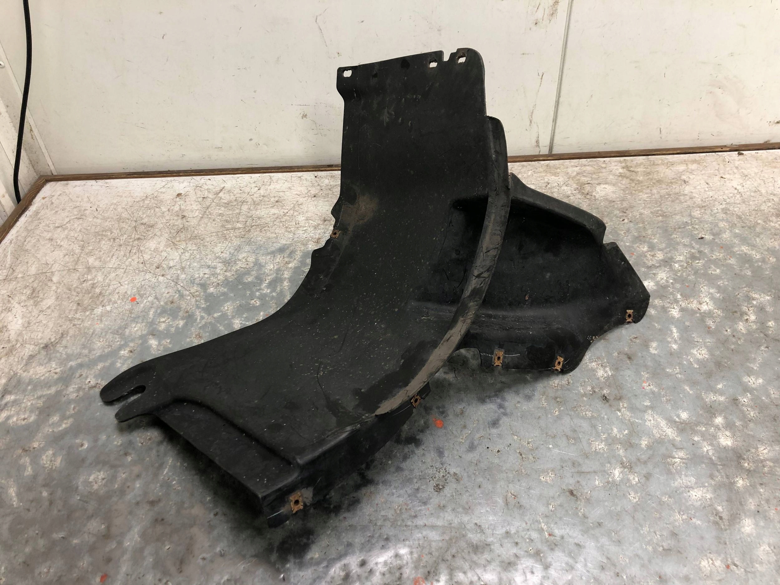 NOSEK NADKOLA right front VW GOLF V 1K0805912B