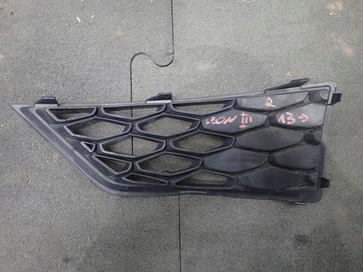grid of a bumper right SEAT LEON III CUPRA 2012