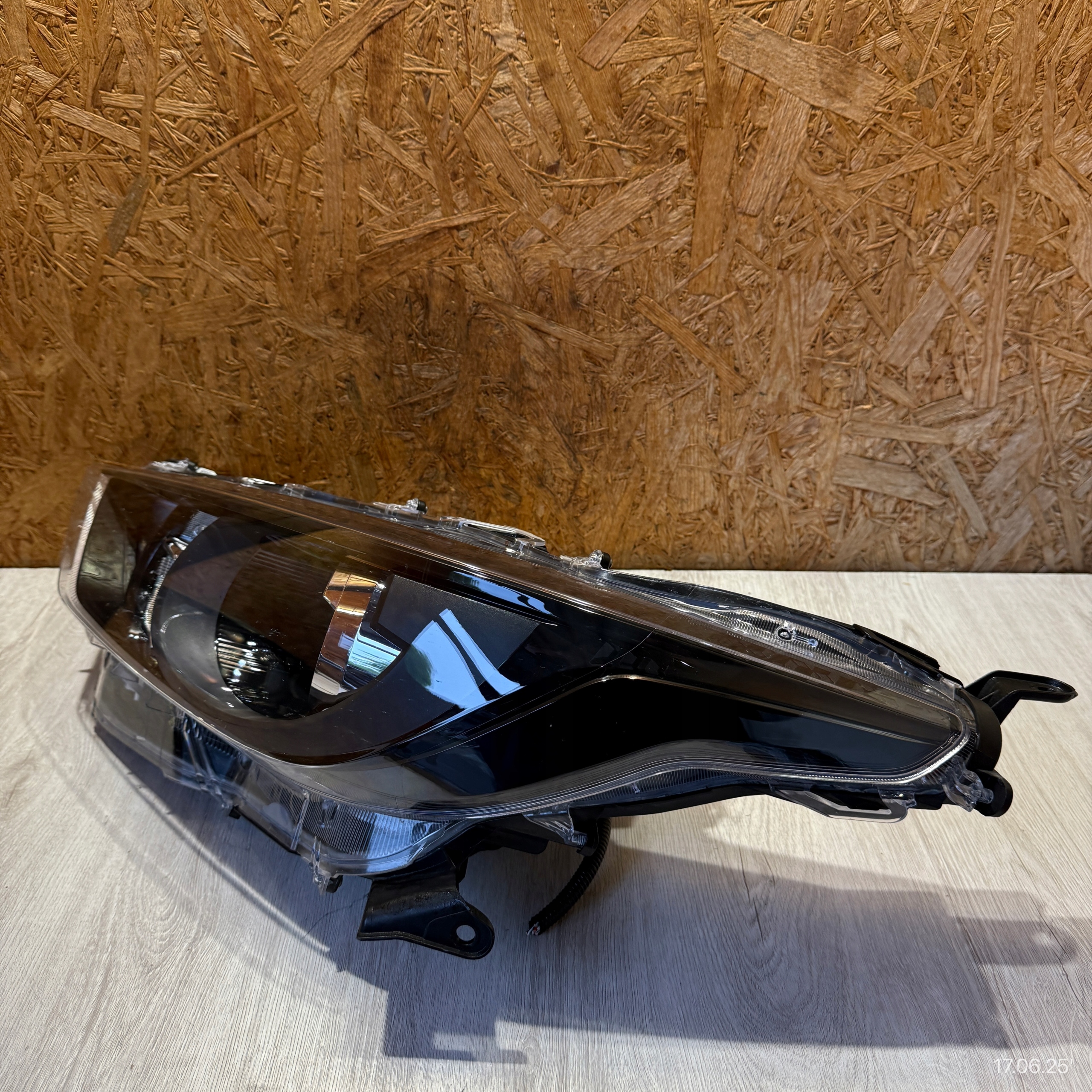 light left right lights front KOMPLET MAZDA 2 IV 2024 ROK lens
