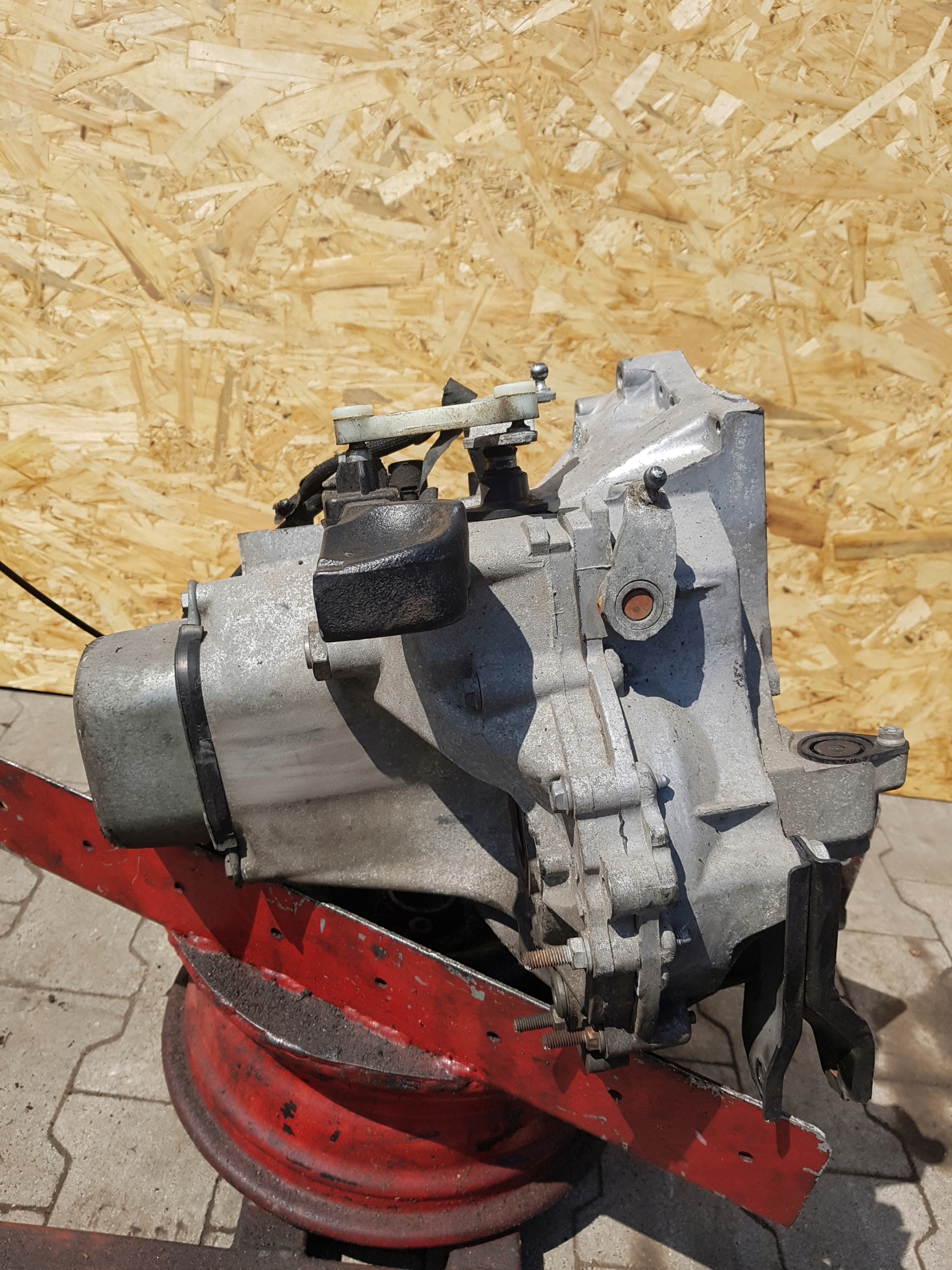 Getriebe MANUALNA PEUGEOT 208 20CR15