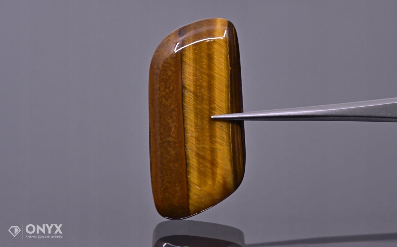 Tygří oko kabošon nepravidelný 38x17,5 mm