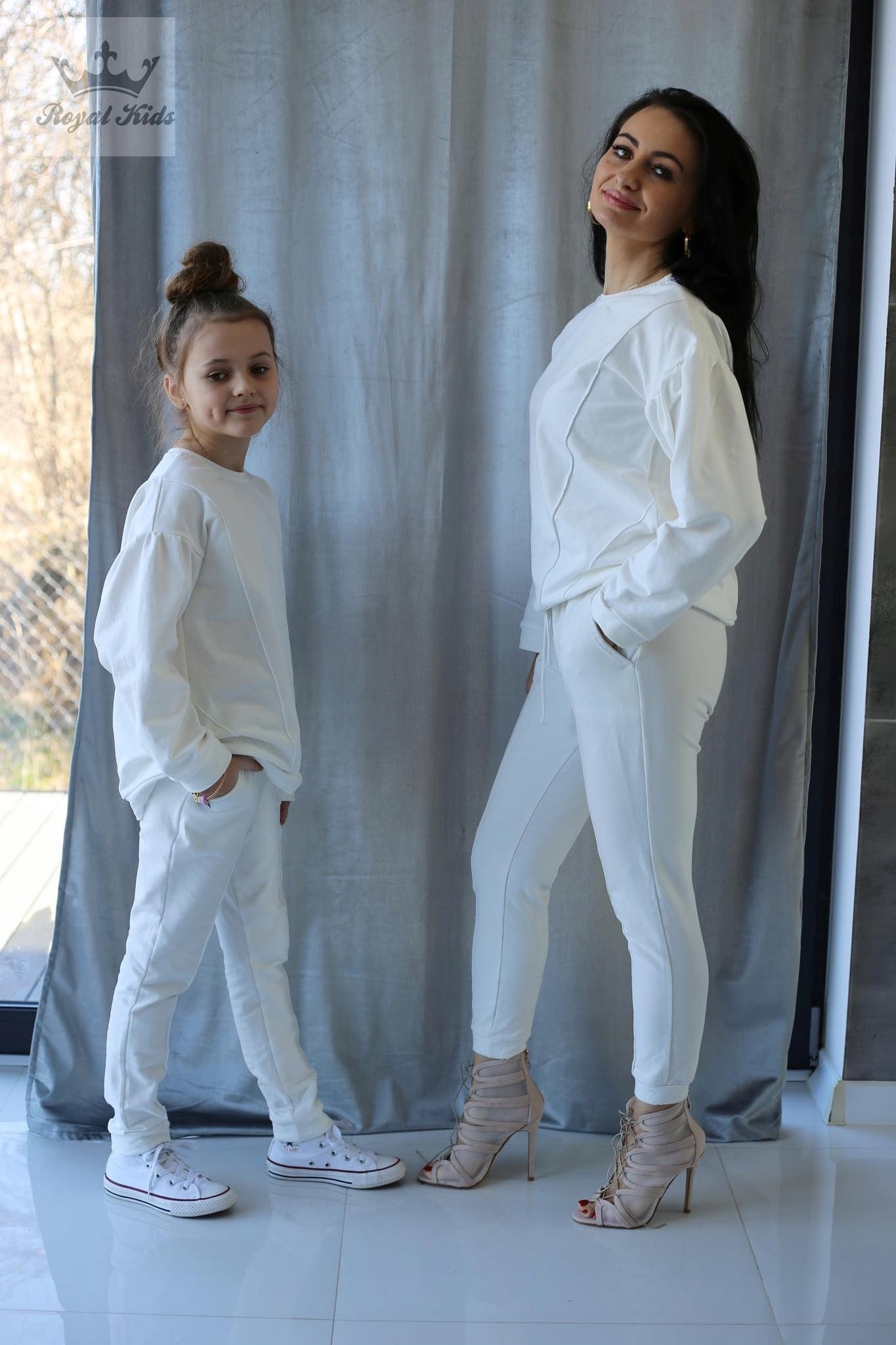 Mikina kalhoty Bílé Tepláková Souprava Royal Kids Velikost S