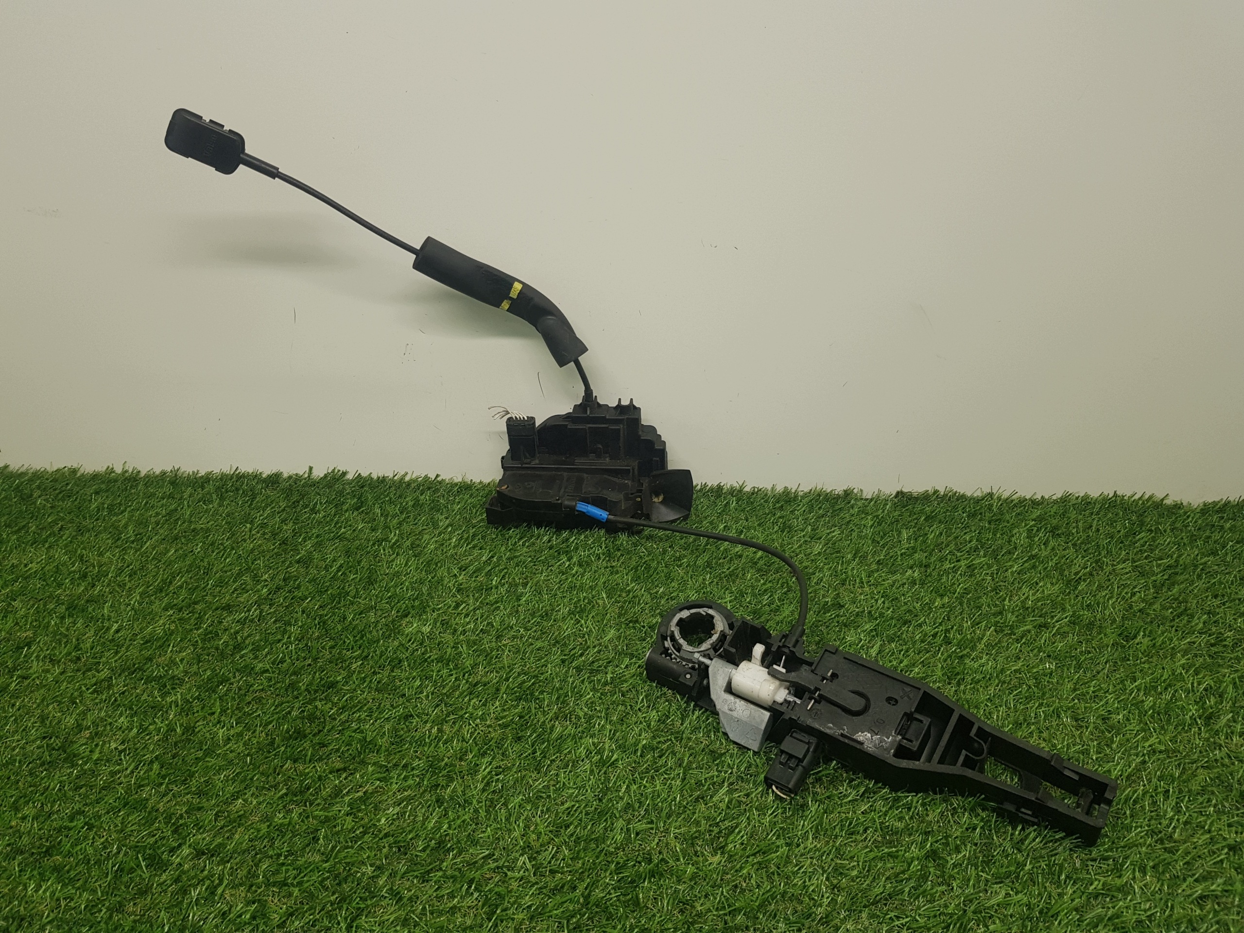 lock door left front RENAULT LAGUNA 3 805010004R