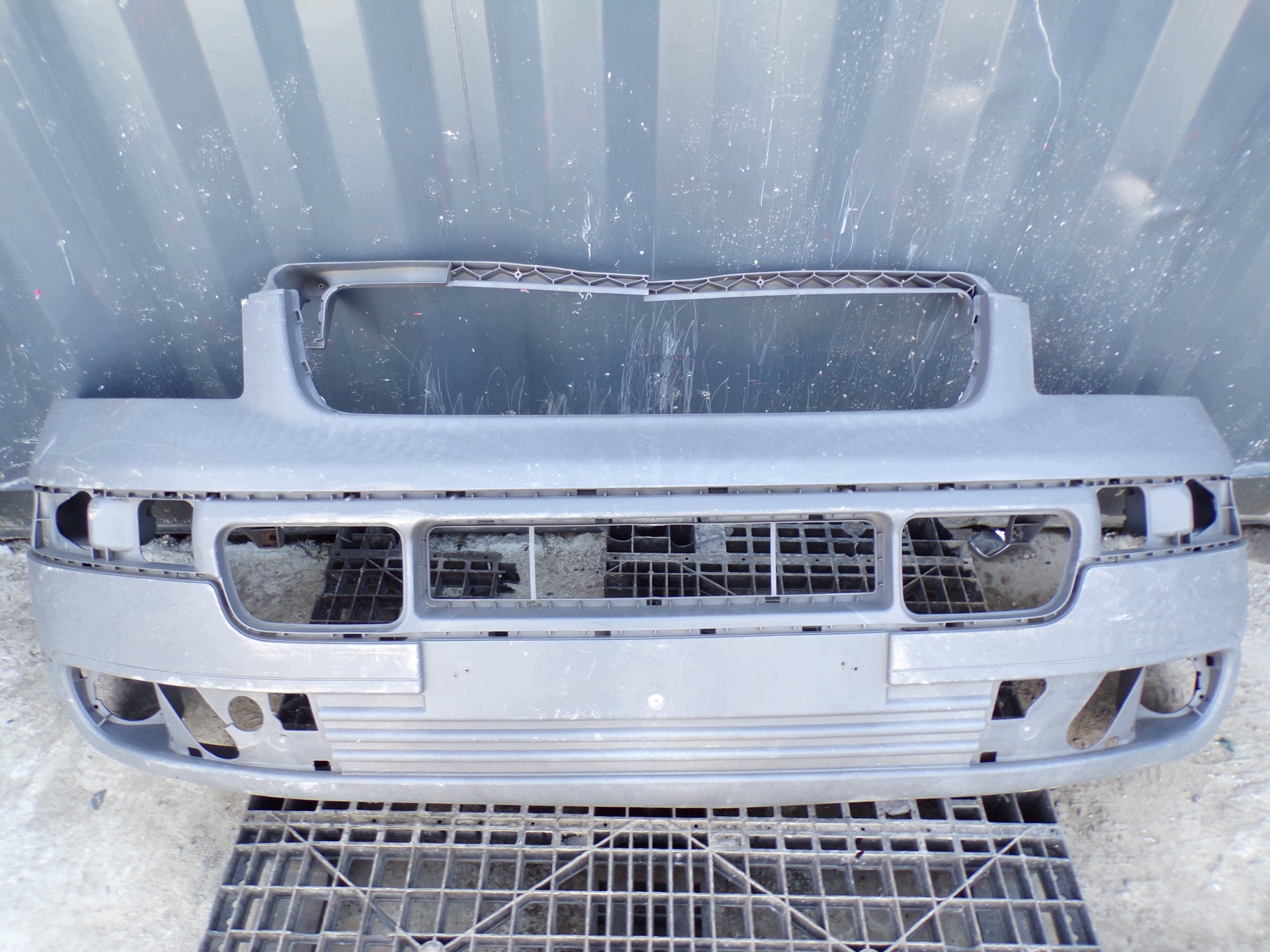 front bumper front VOLKSWAGEN TRANSPORTER T5 (R1)