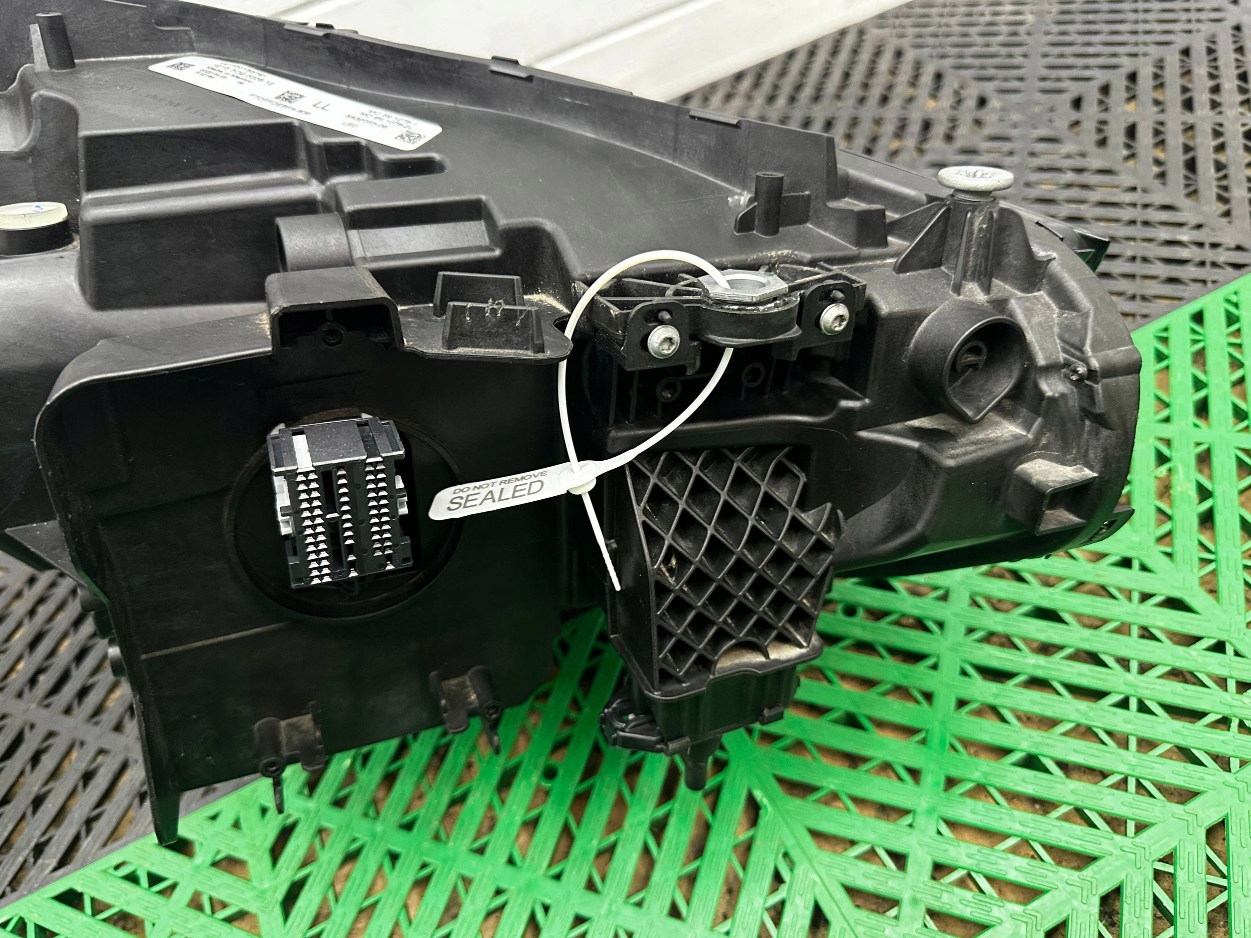 Komplet lichte przednich Komplet BMW 2 G42 GOLD 5A320F3
