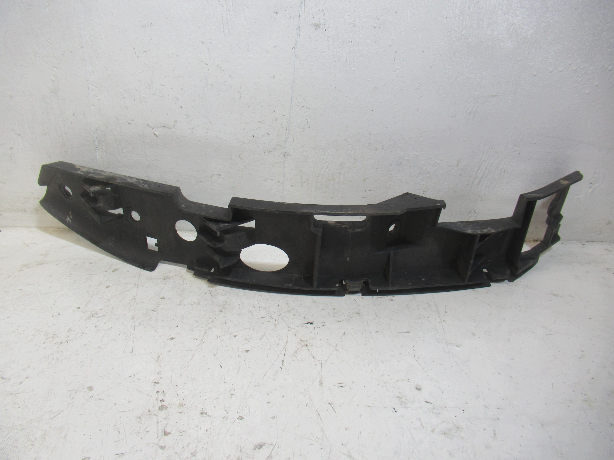 bumper bracket left front VOLKSWAGEN TOUAREG