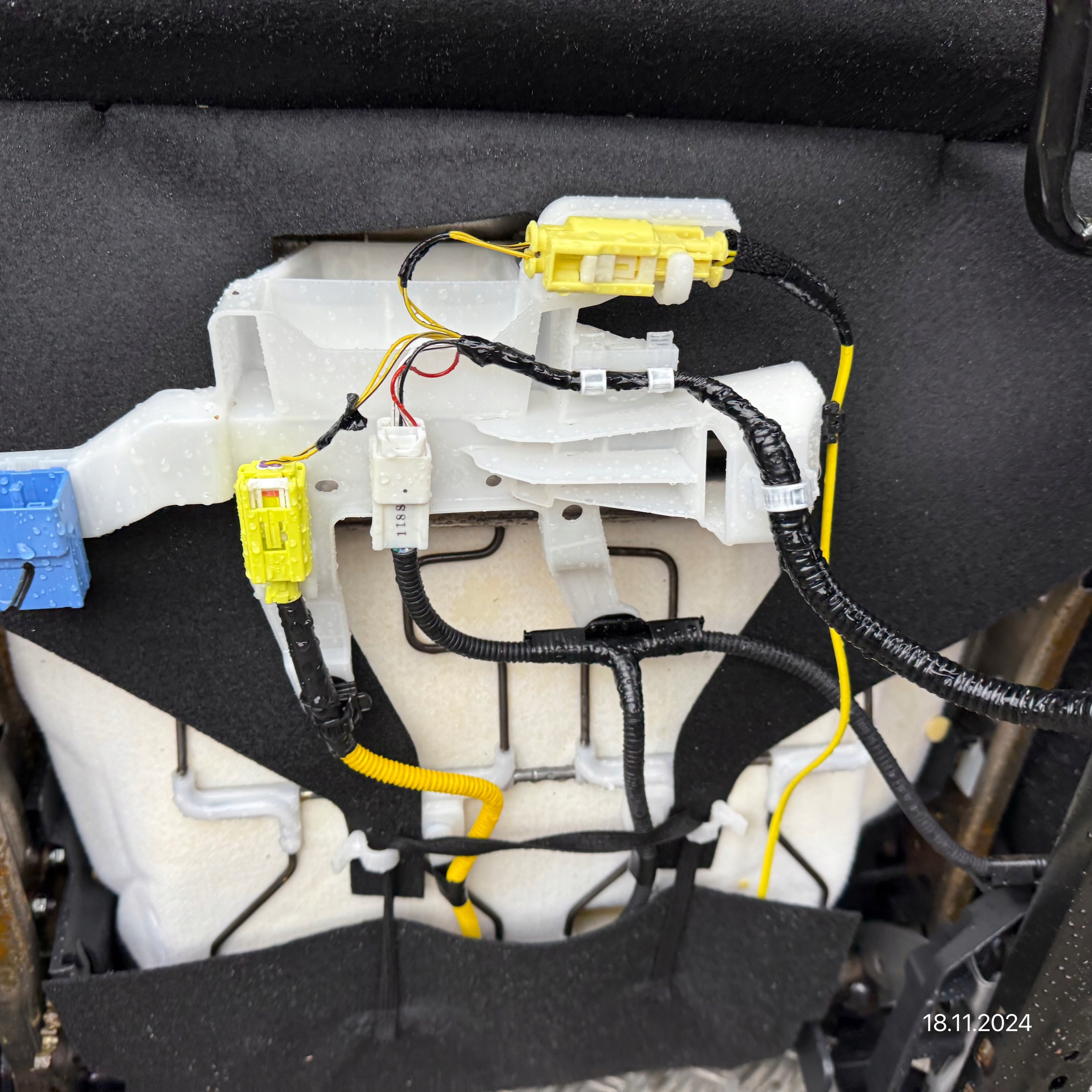 SITZE HALBLEDER KOMPLET TOYOTA YARIS CROSS