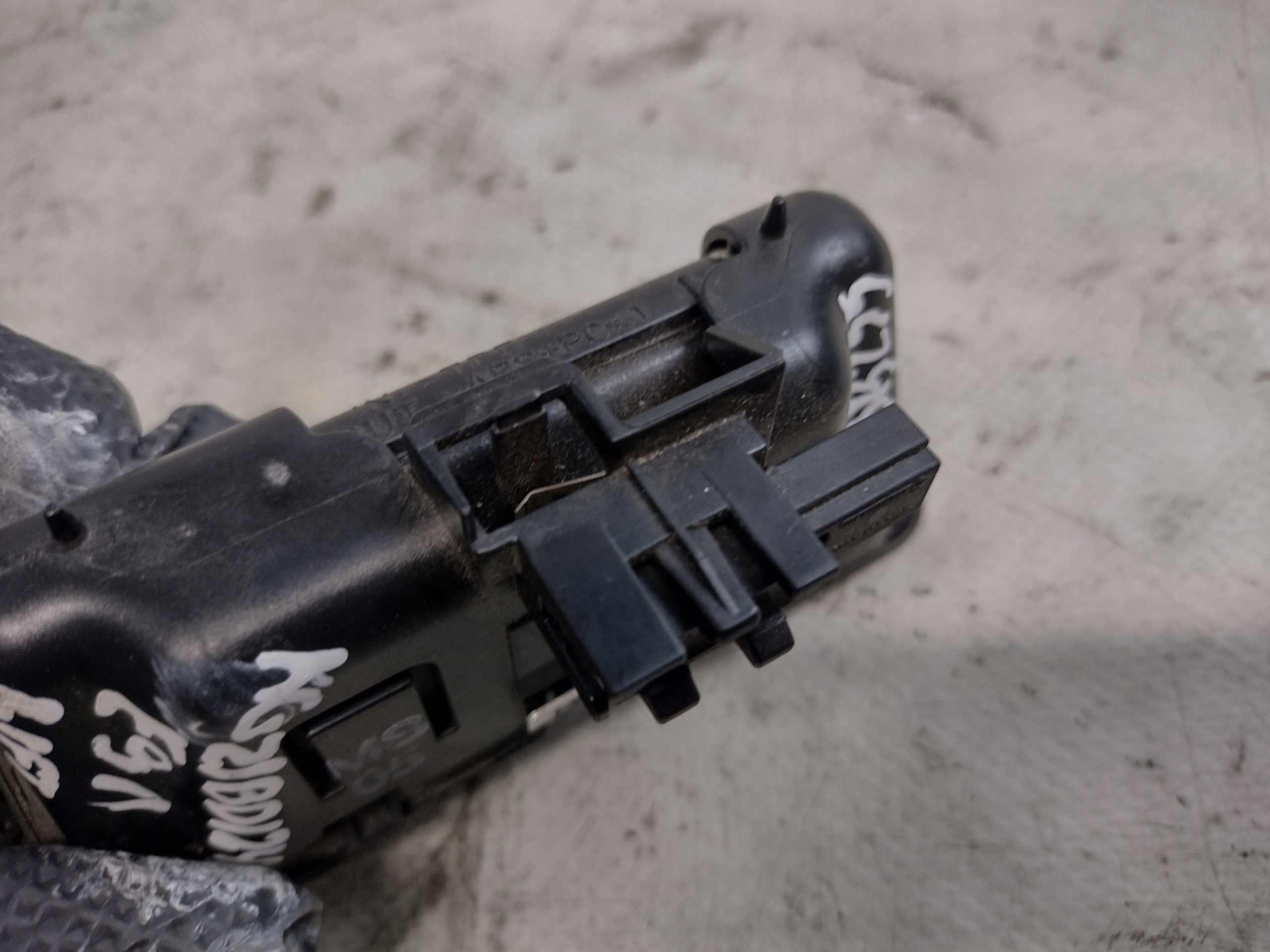 Mikrostyk bonnet boot BMW E91 lift 7118158