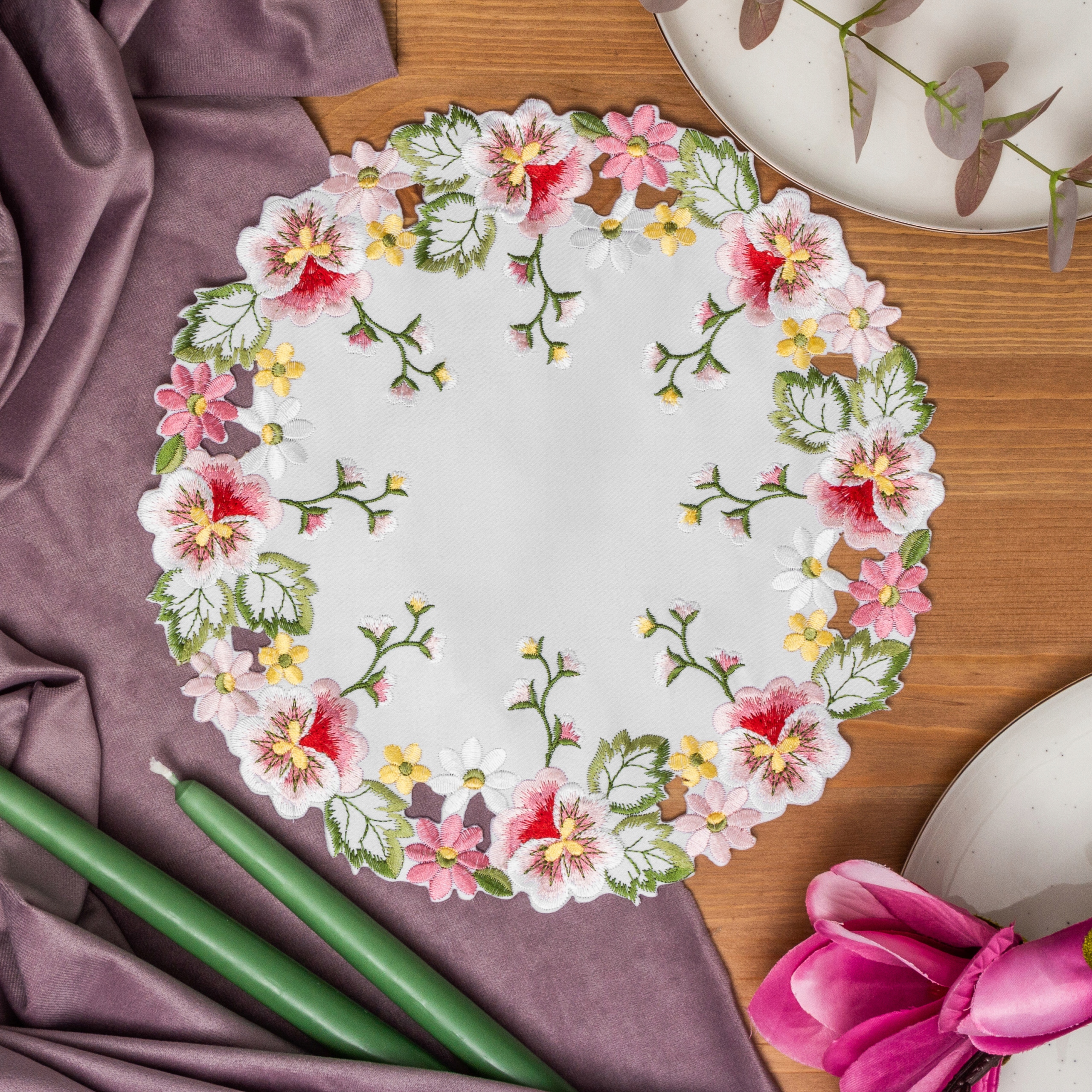 Bieżnik na stół BIAŁY HAFTOWANY 60x120 owalny OWAL RÓŻOWE bratki kwiaty Długość 120 cm