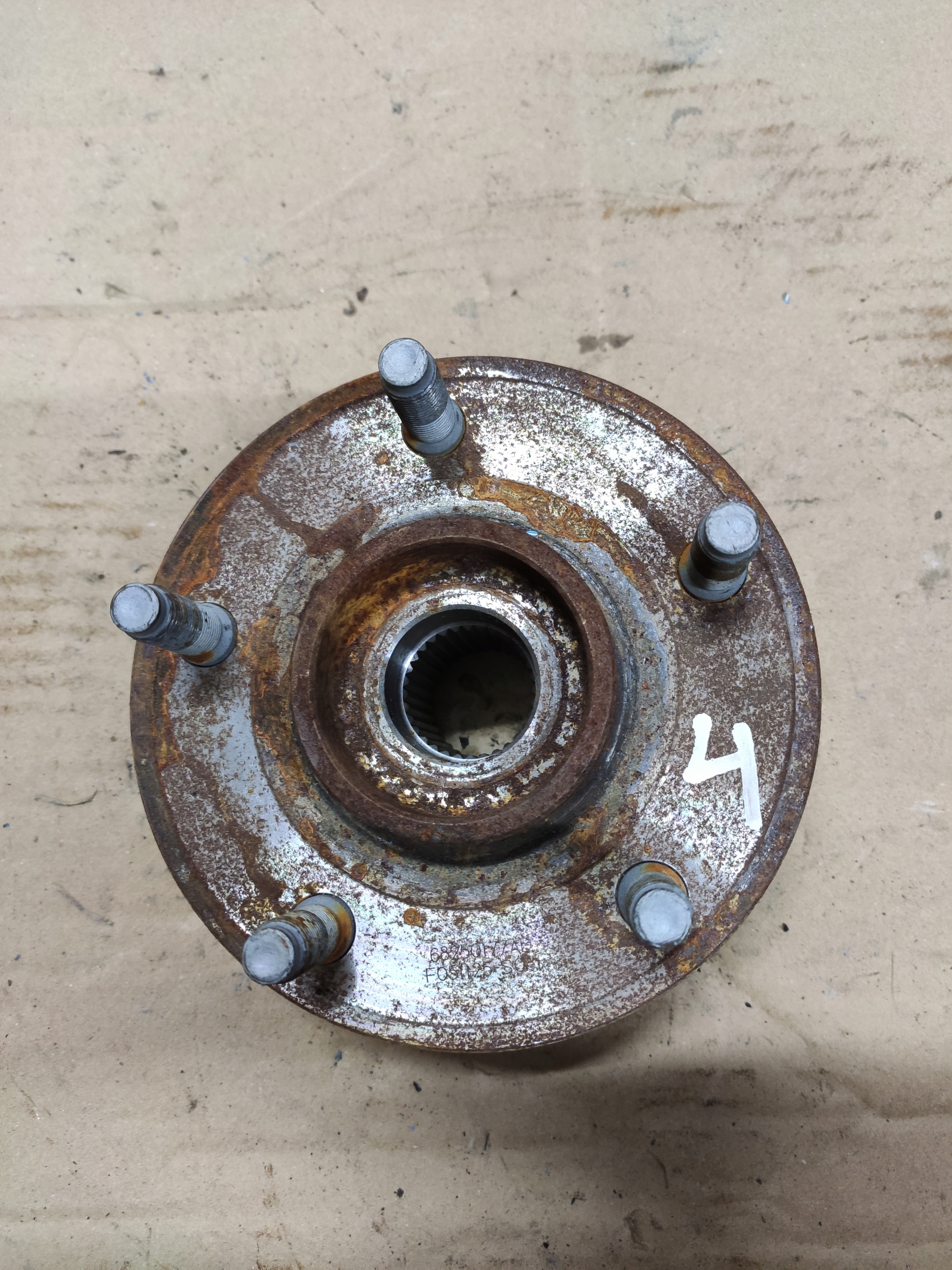 68272624AC - Передня маточина Jeep Gladiator JT Wrangler JL