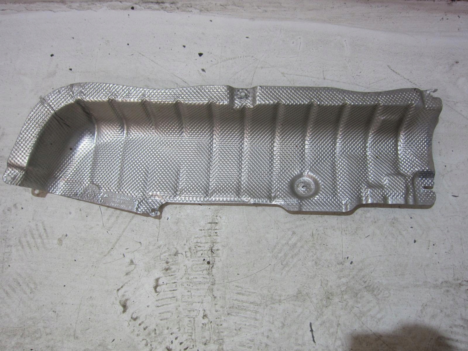 BMW X3 F25 теплозащитный экран передний правый 7213684