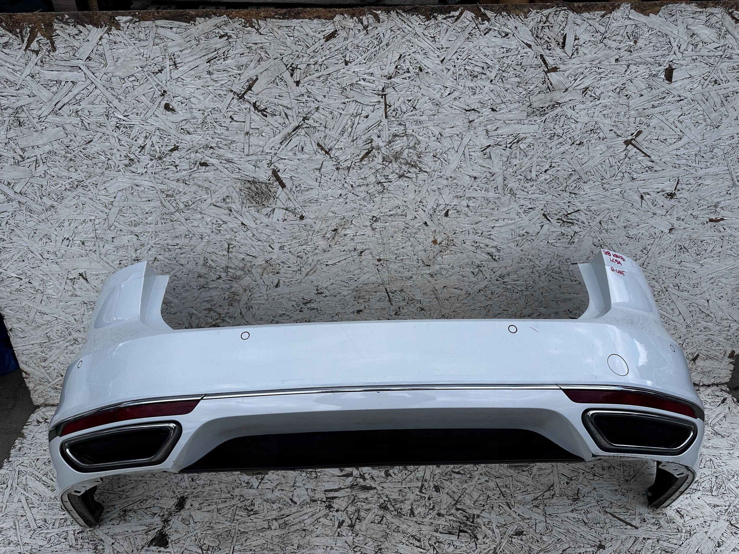 PASSAT B8 R-LINE KOMBI ZDERZAK TYŁ TYLNY KOMPLETNY BIAŁY LC9A 4 PDC