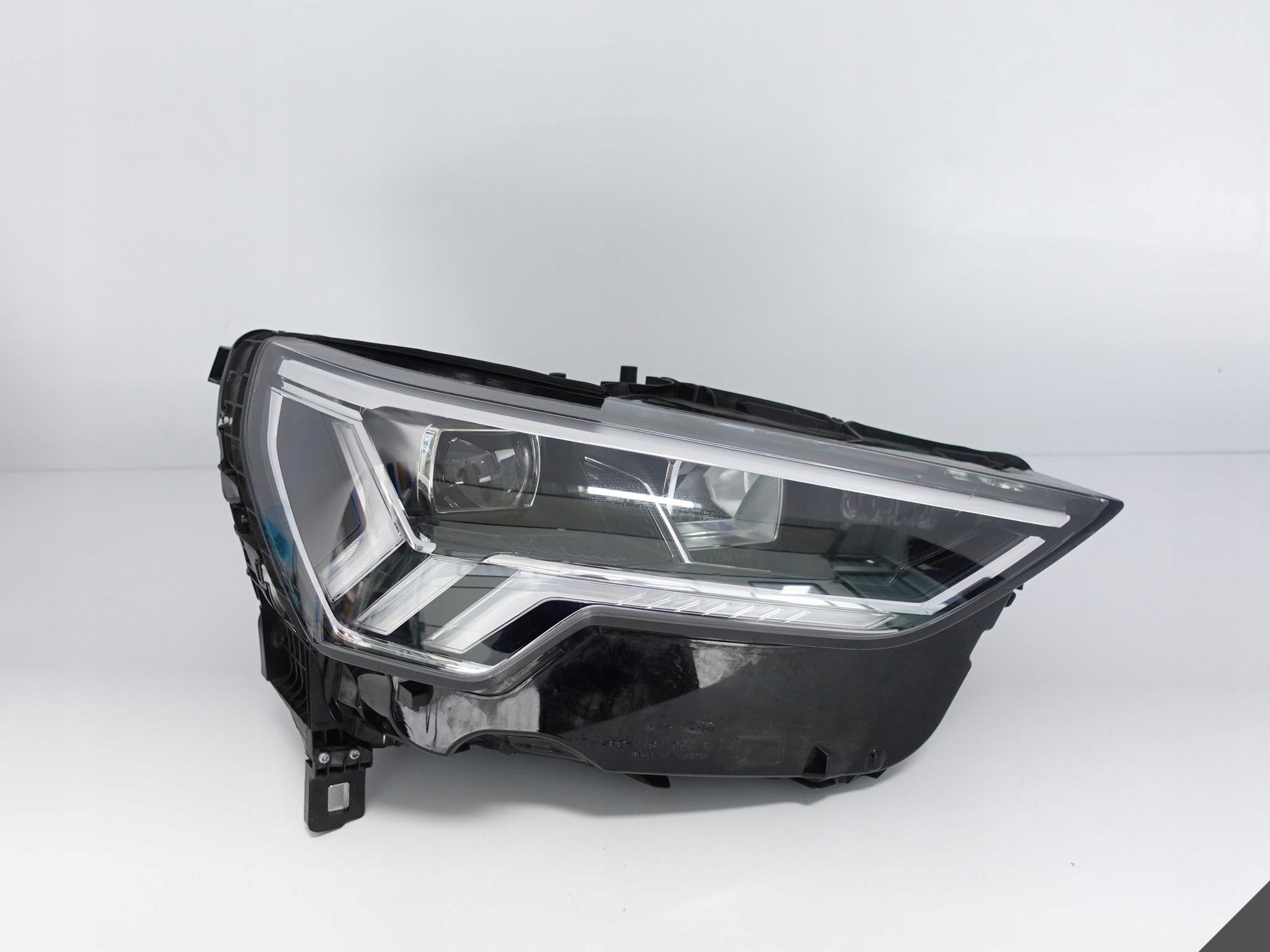 AUDI Q3 II 2 F3 83A 18- LAMPA FULL LED PRAWA EU