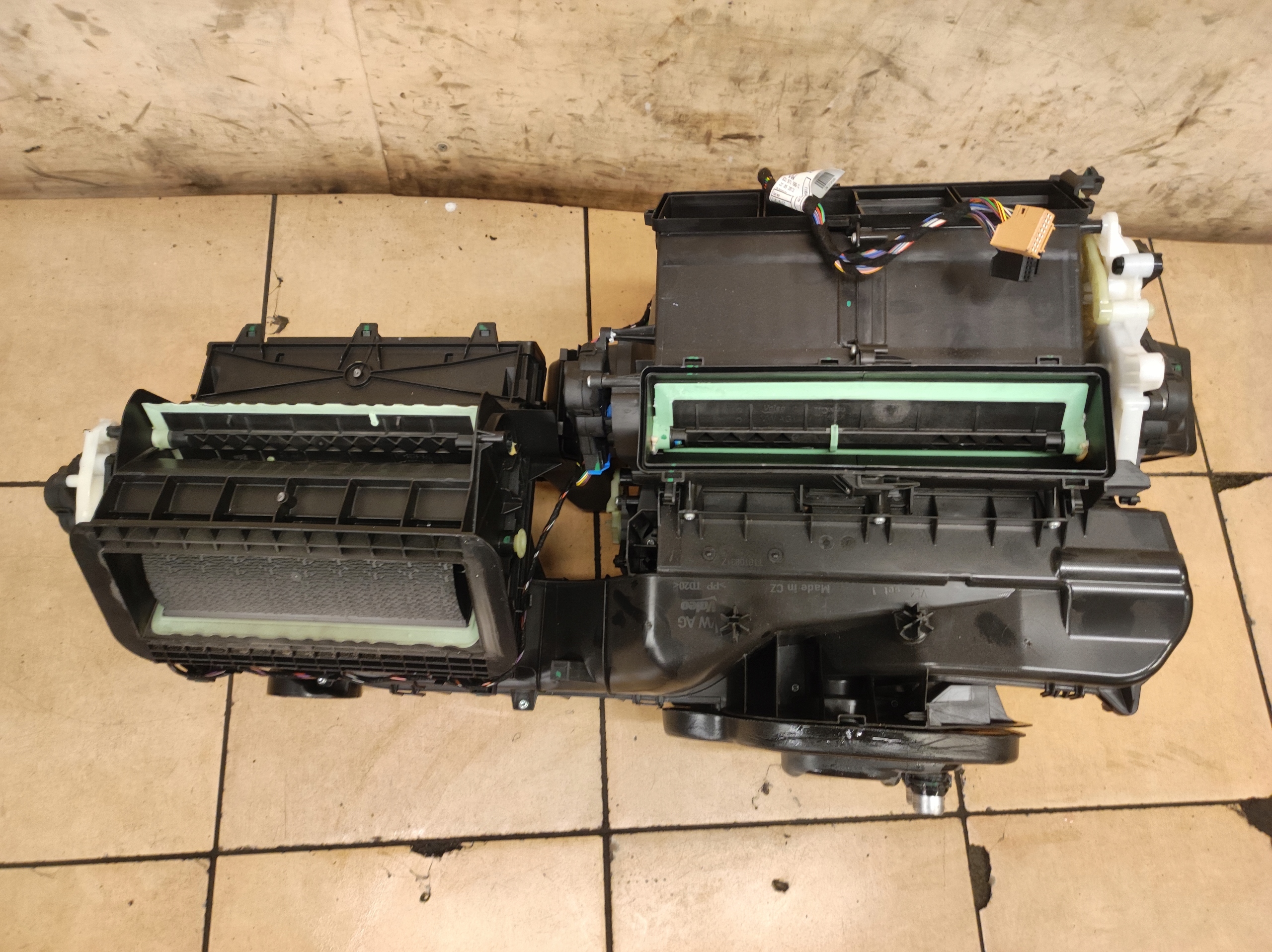 радиатор отопителя A3 8V