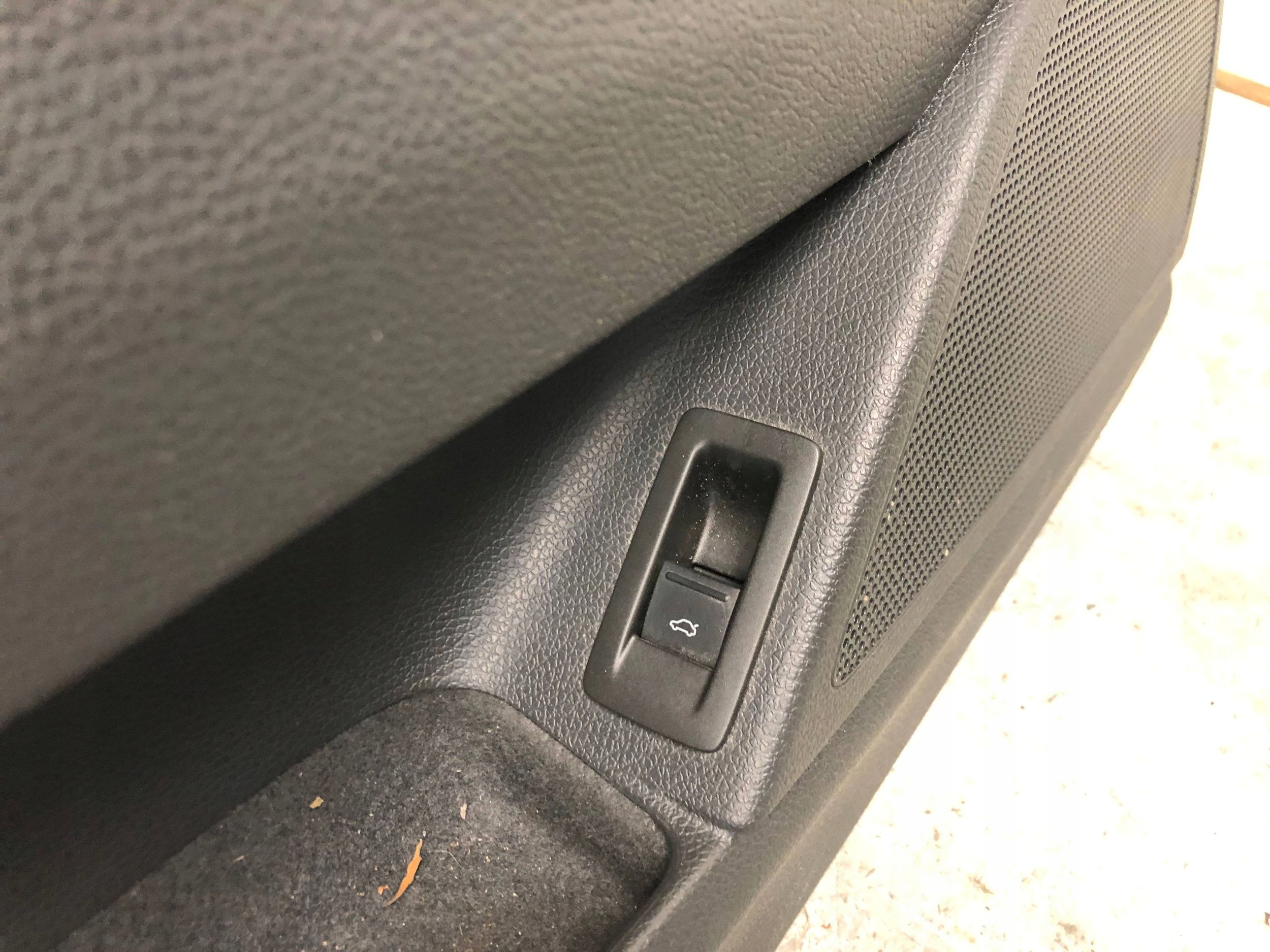 side door left front VW SCIROCCO 1K8867011AT