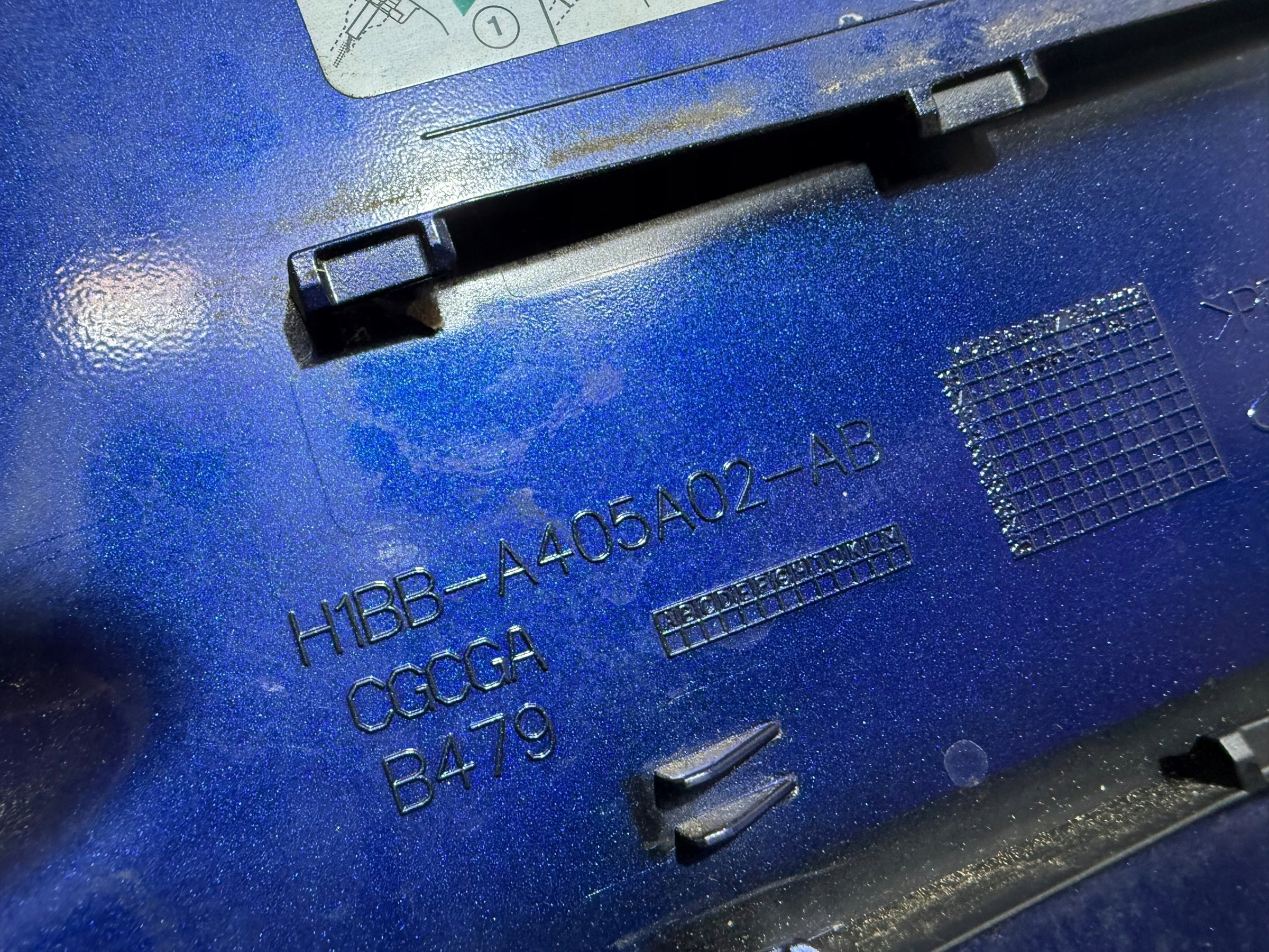 Tankklappe des Kraftstoffsbehälters FORD FIESTA MK8